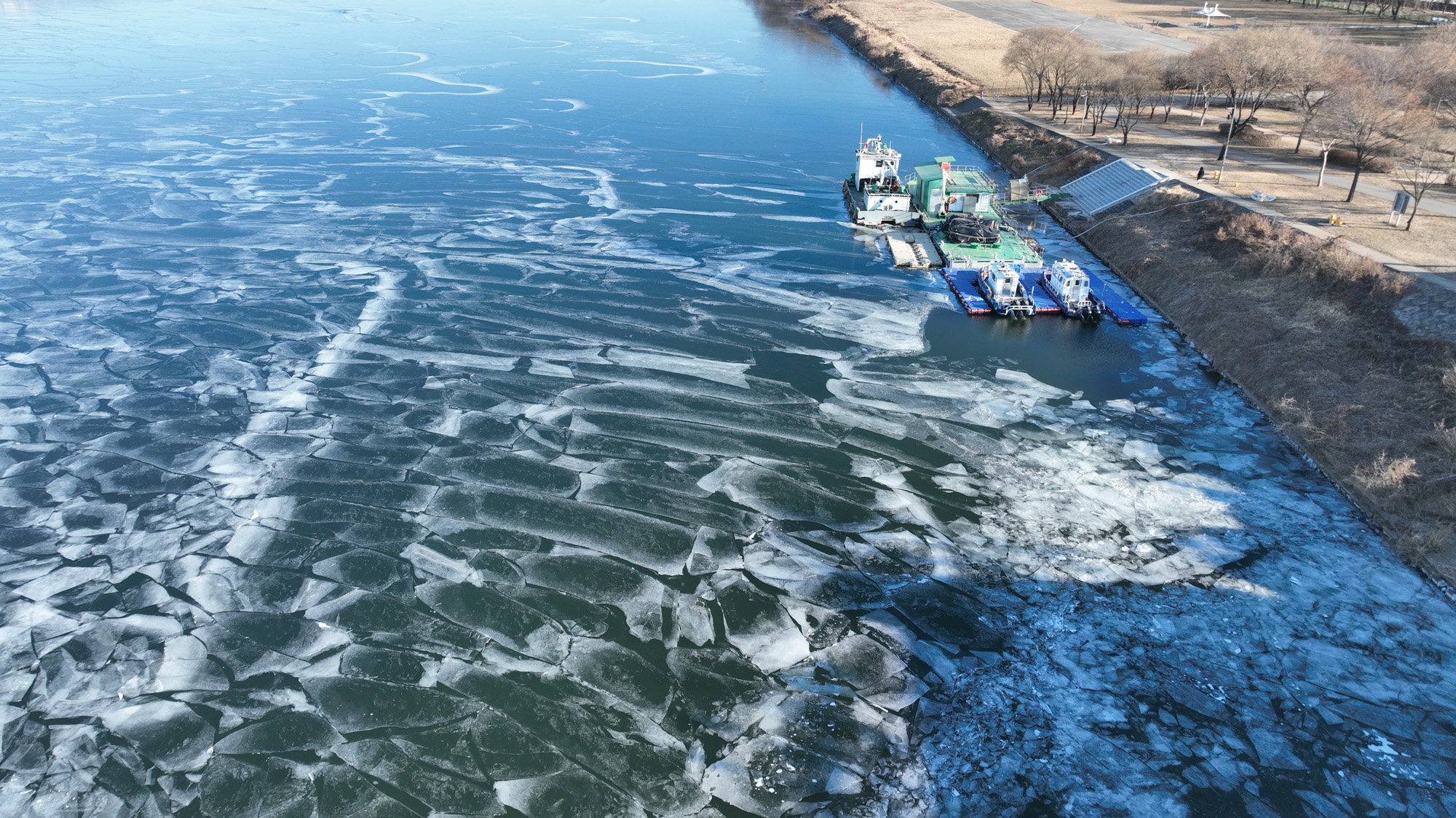 얼어버린 한강;광나루 관공선 광나루 구조대;순찰