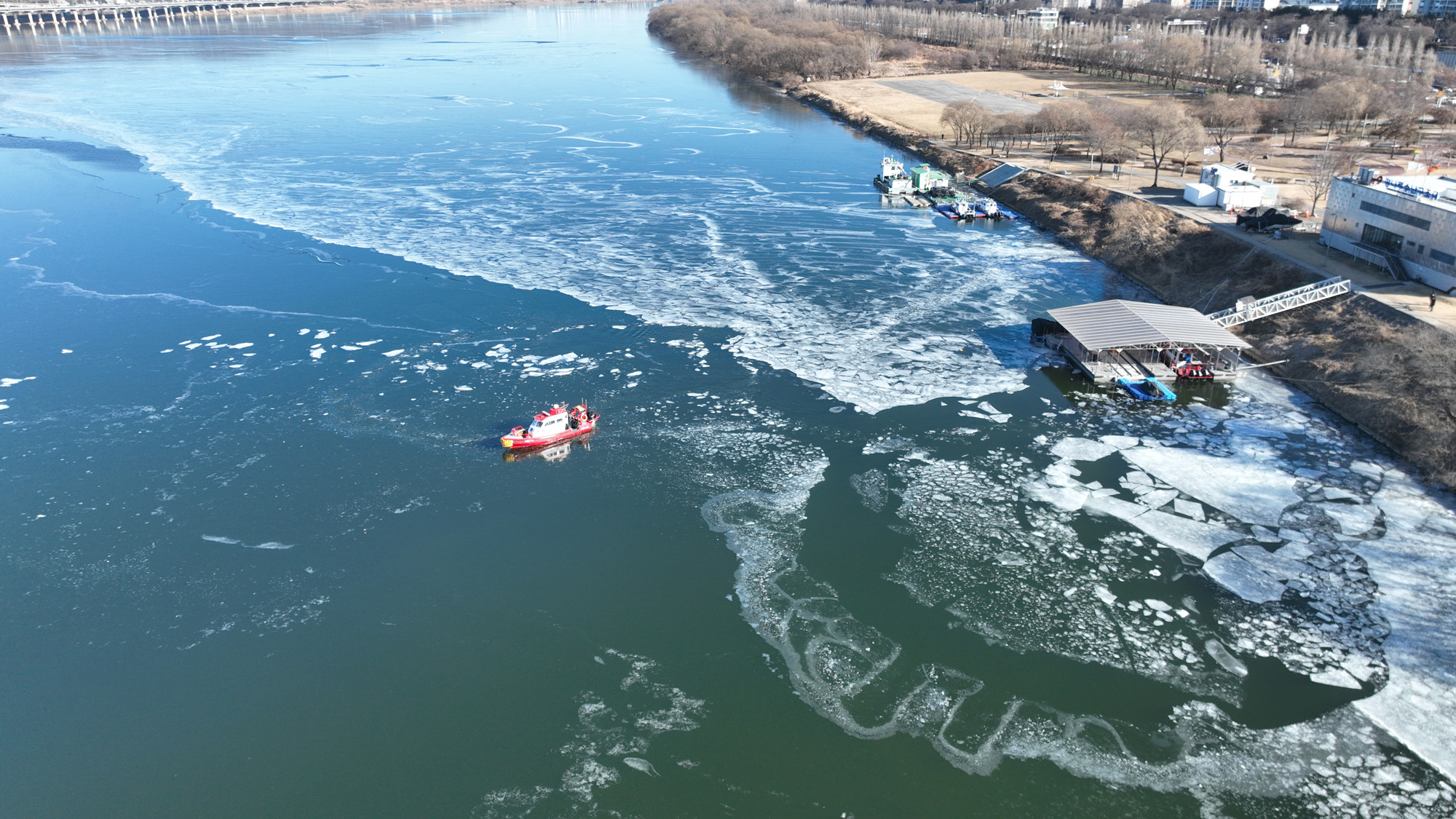 얼어버린 한강;광나루 관공선 광나루 구조대;순찰