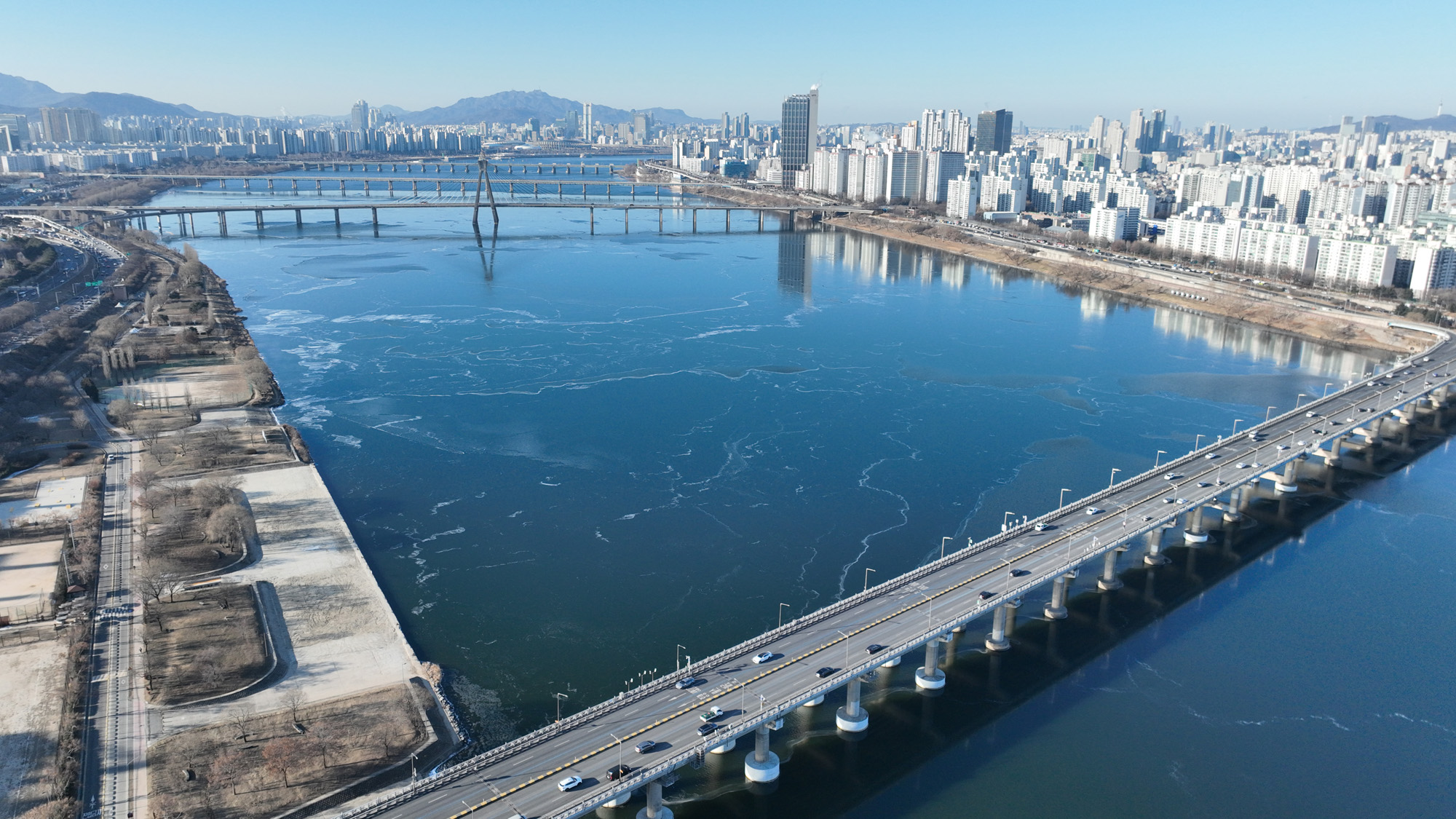 얼어버린 한강;광나루 관공선 광나루 구조대;순찰