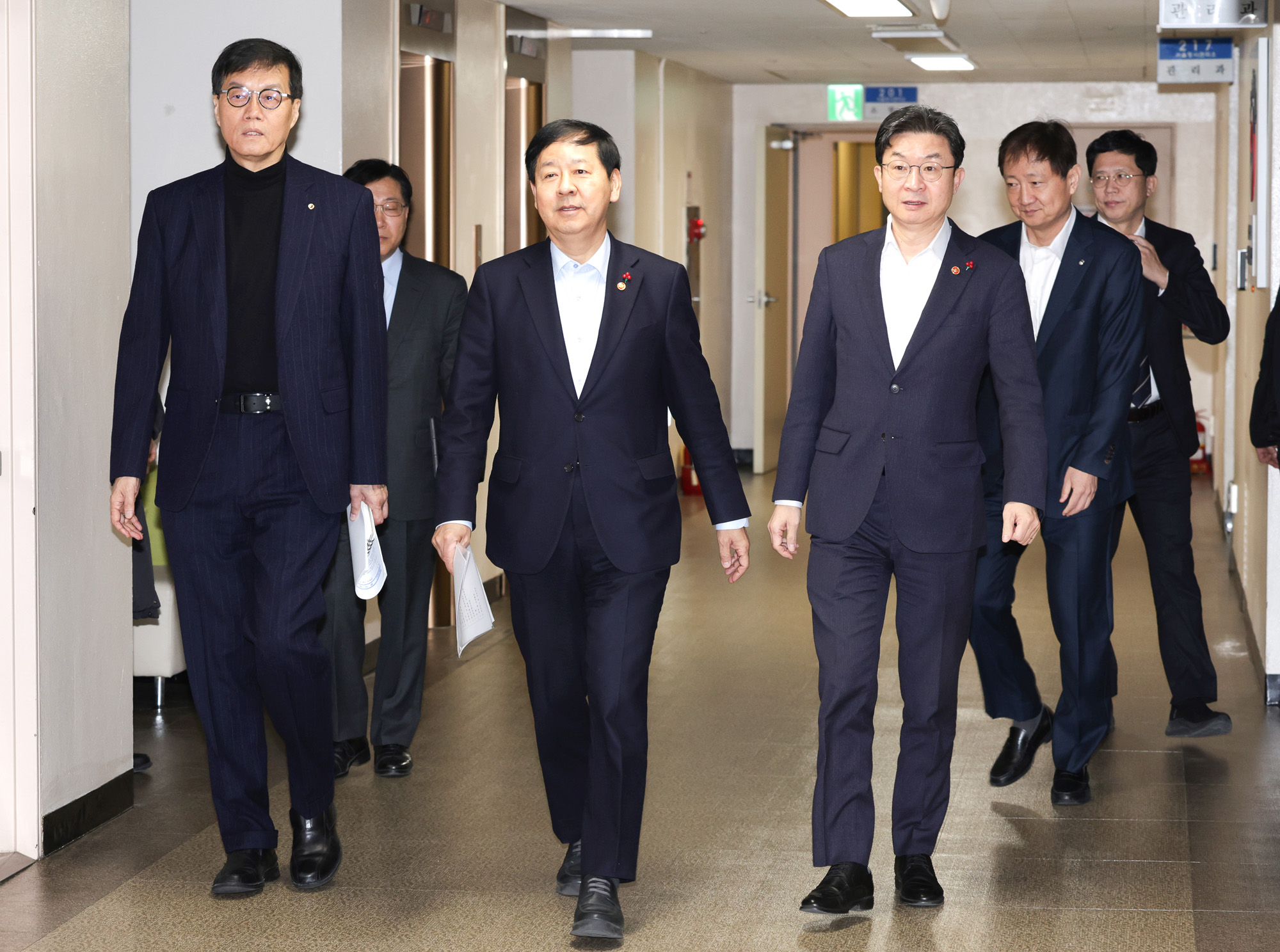 구윤철;부총리;확대 거시경제금융회의;이창용 한국은행 총재;구윤철 경제부총리;재정경제부 장관;이억원 금융위원회 위원장;이찬진 금융감독원 원장