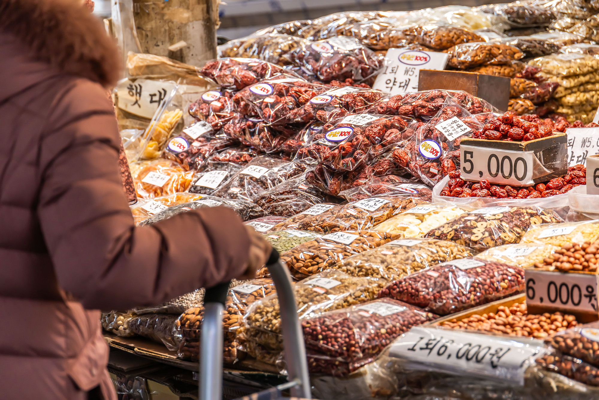 사회;세태;명절;명절스케치;설날;설전통시장스케치;경동시장;설제수용품구매;설명절;설장보기