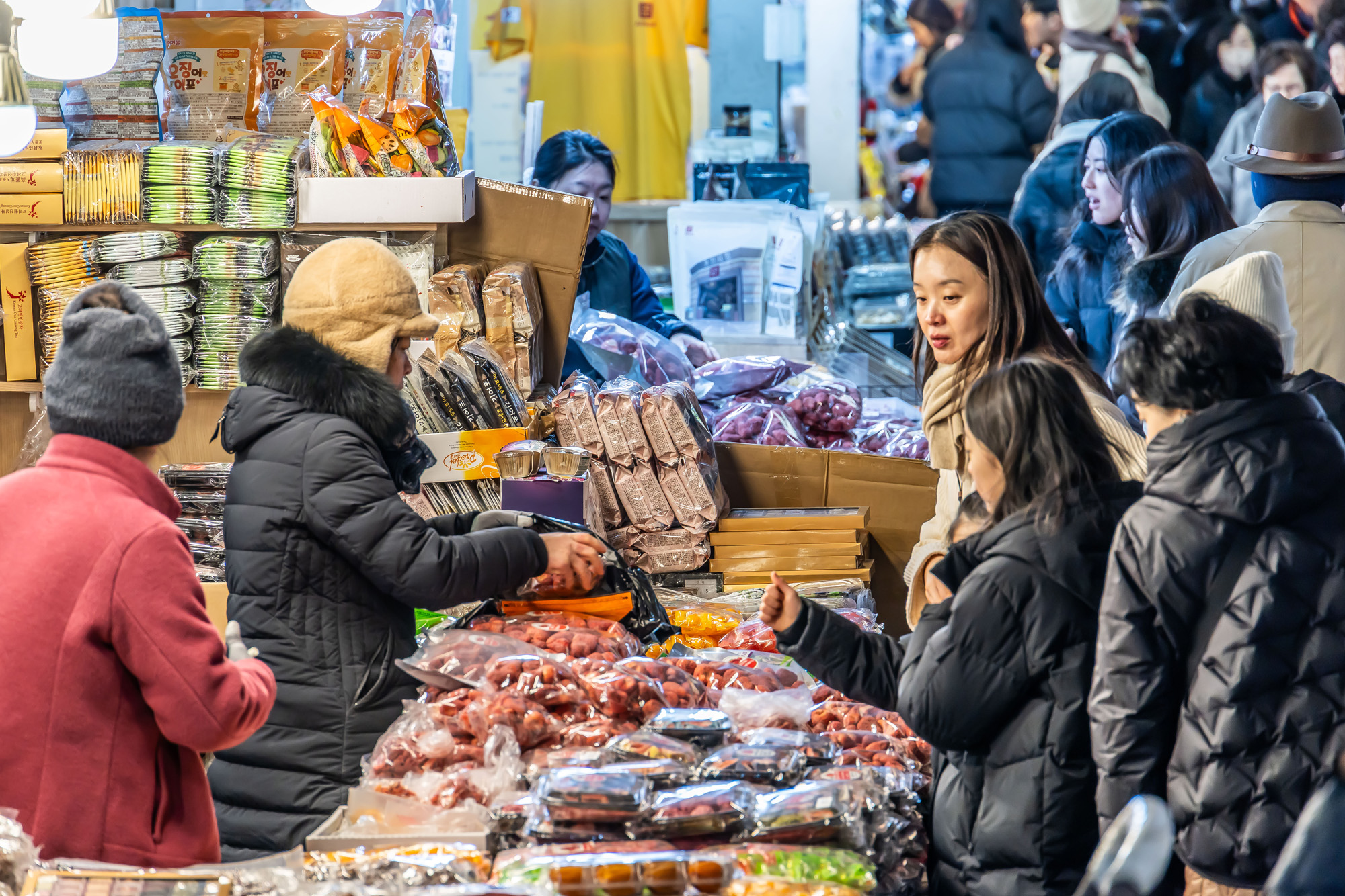 사회;세태;명절;명절스케치;설날;설전통시장스케치;광장시장;설제수용품구매;설명절;설장보기