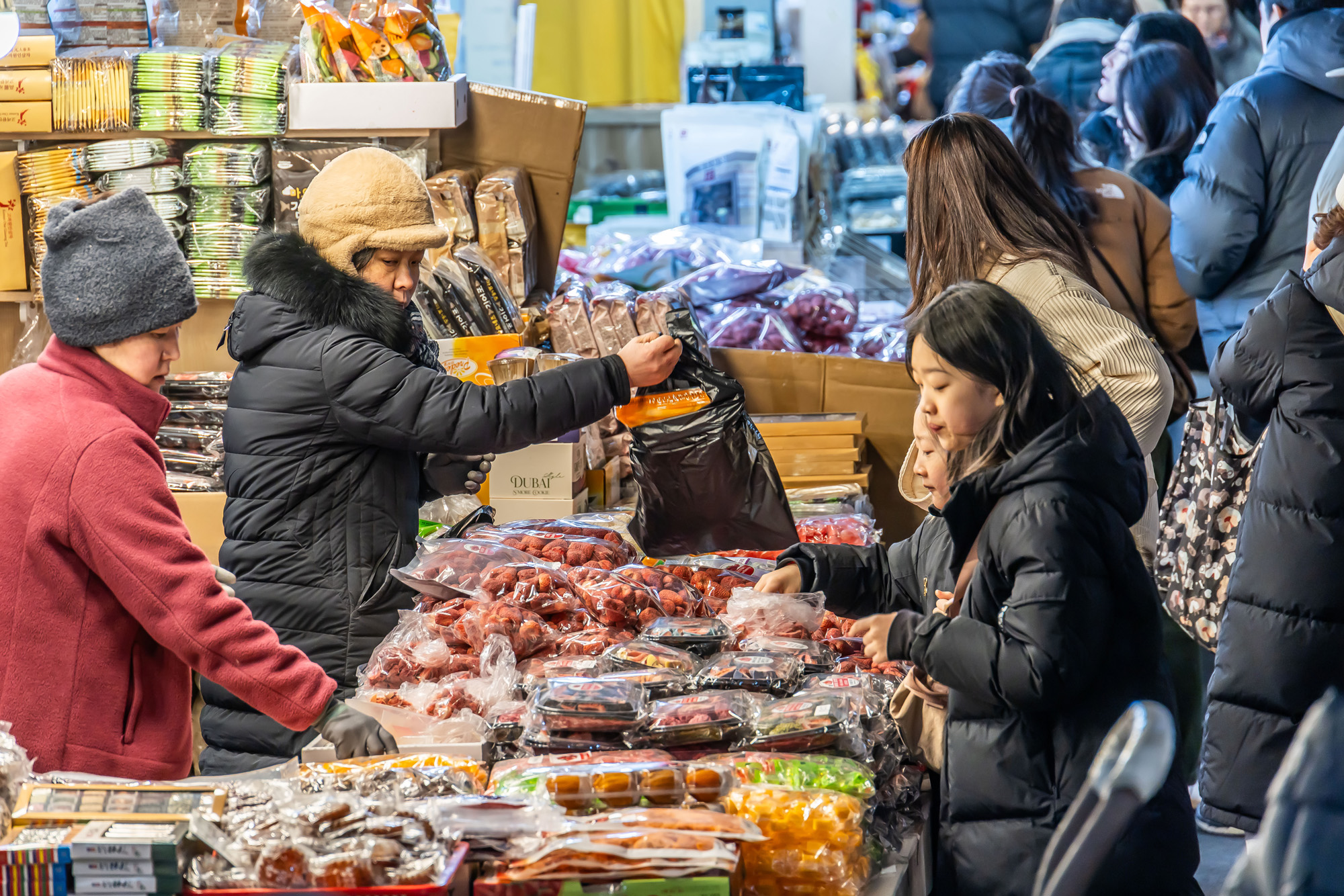 사회;세태;명절;명절스케치;설날;설전통시장스케치;광장시장;설제수용품구매;설명절;설장보기