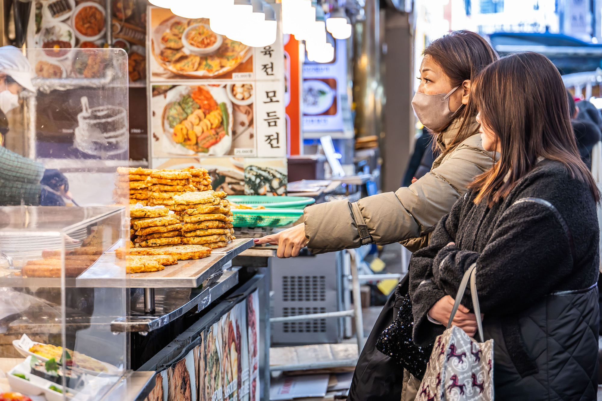 사회;세태;명절;명절스케치;설날;설전통시장스케치;광장시장;설제수용품구매;설명절;설장보기