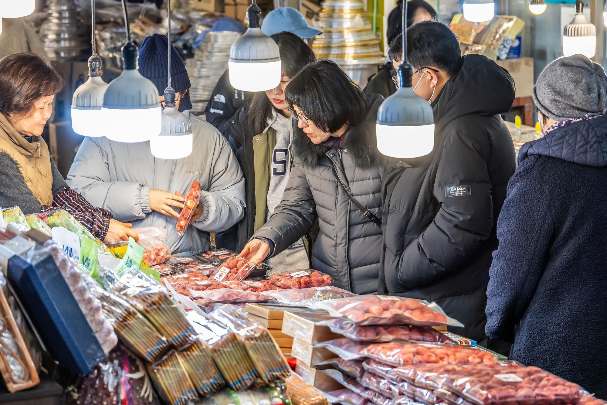 사회;세태;명절;명절스케치;설날;설전통시장스케치;광장시장;설제수용품구매;설명절;설장보기