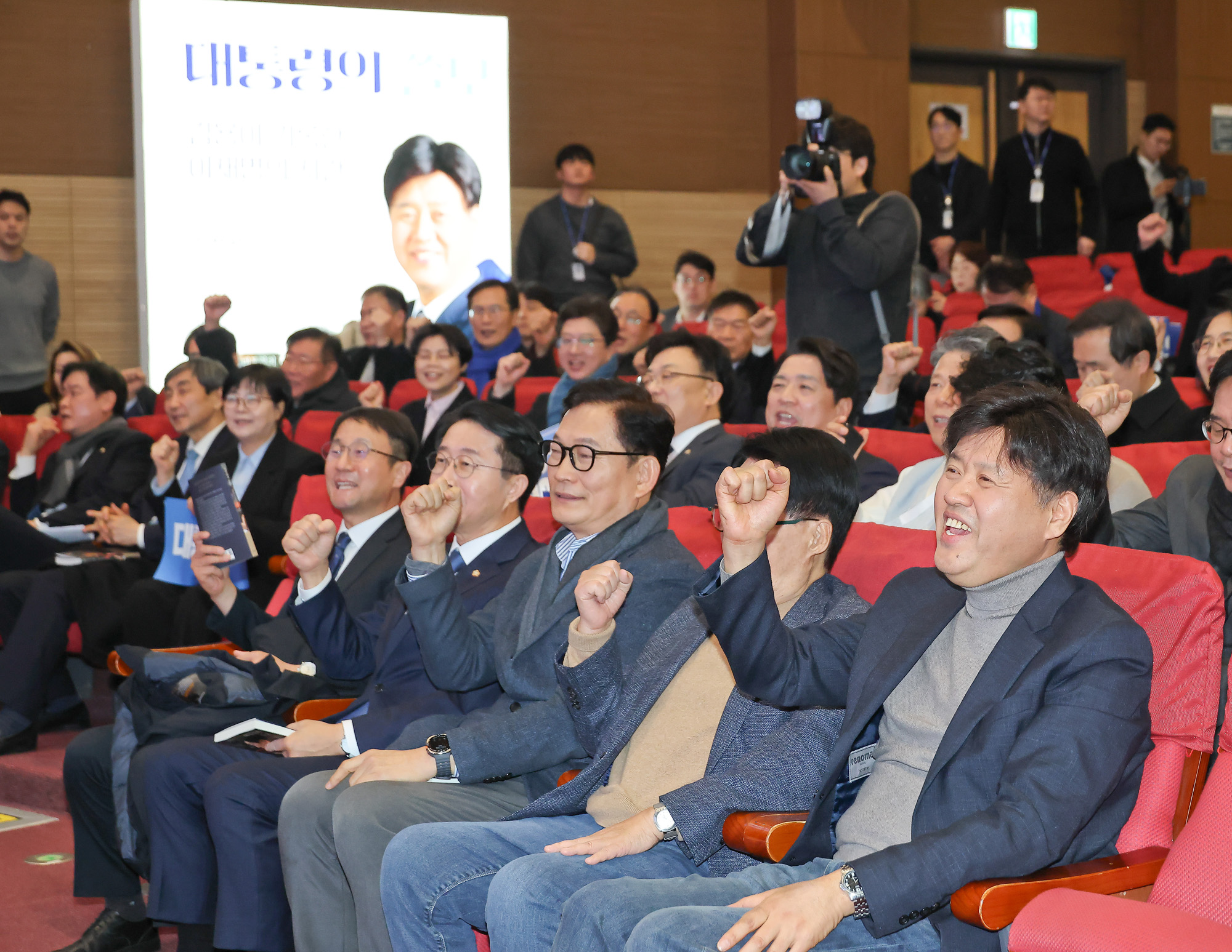 대통령의 쓸모;김용;출판;토크 콘서트