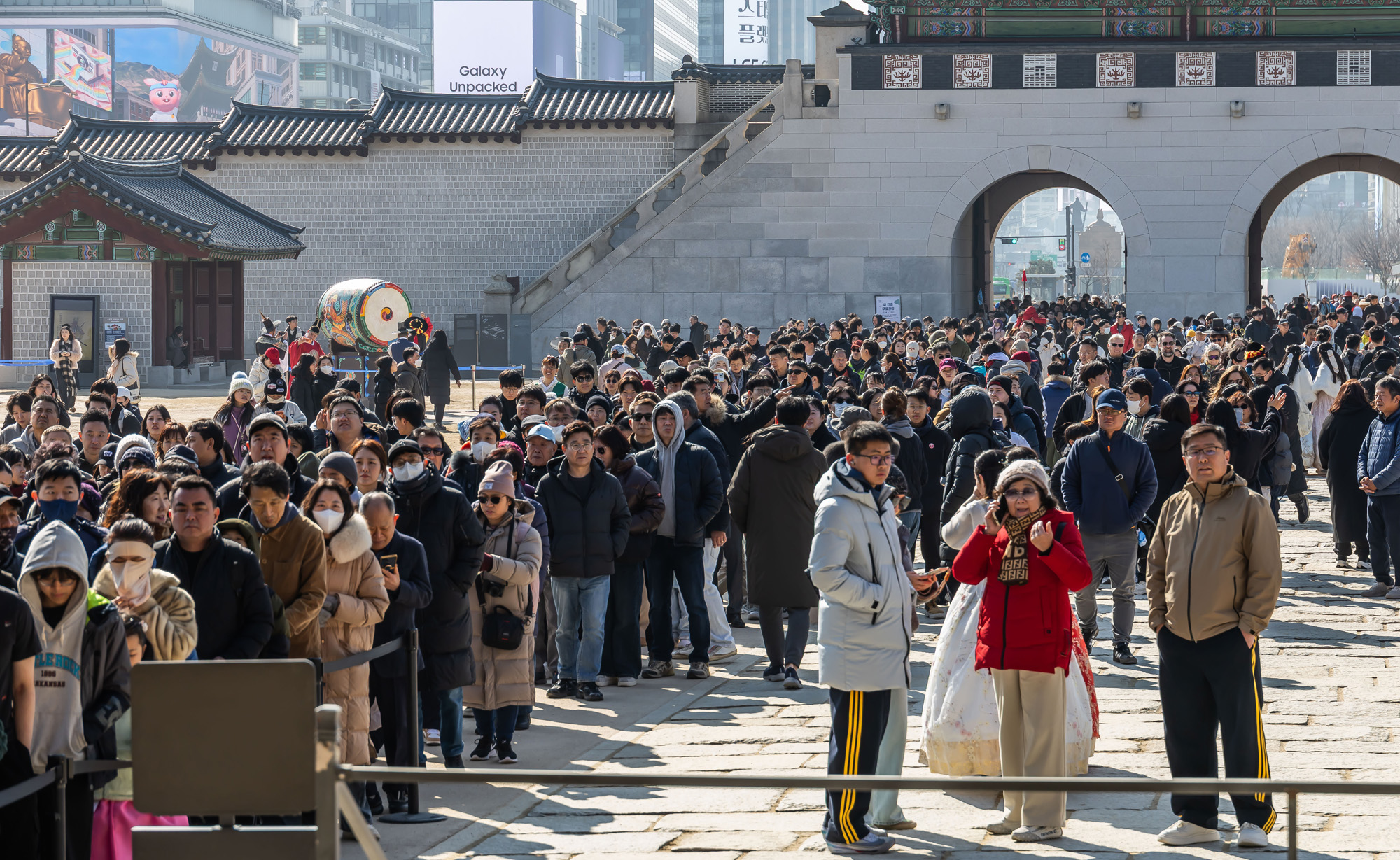 사회;세태;경복궁;설연휴경복궁무료개방;설연휴인파스케치;경복궁관람객인파스케치