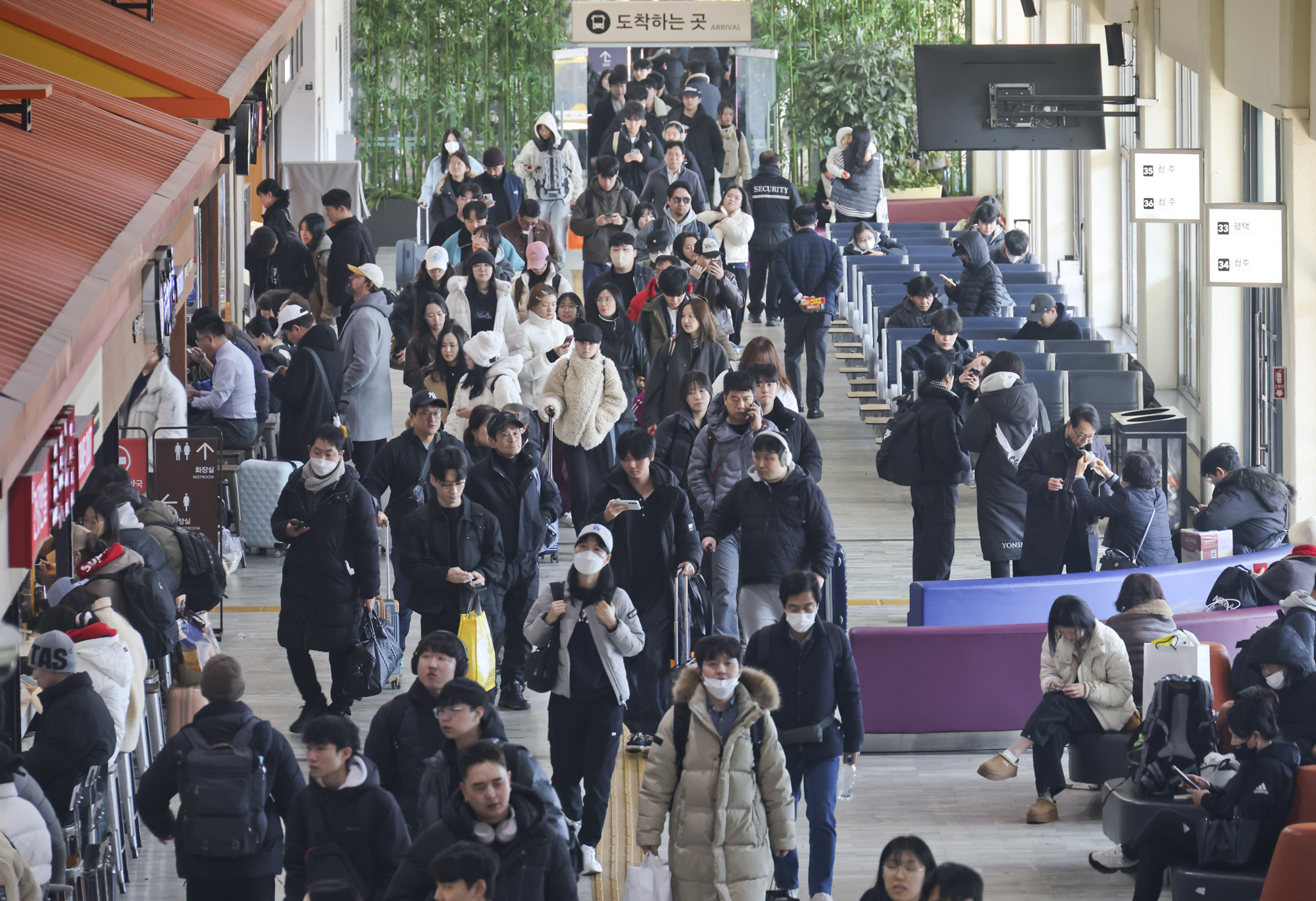 설연휴;귀경객;귀경길;고속버스터미널