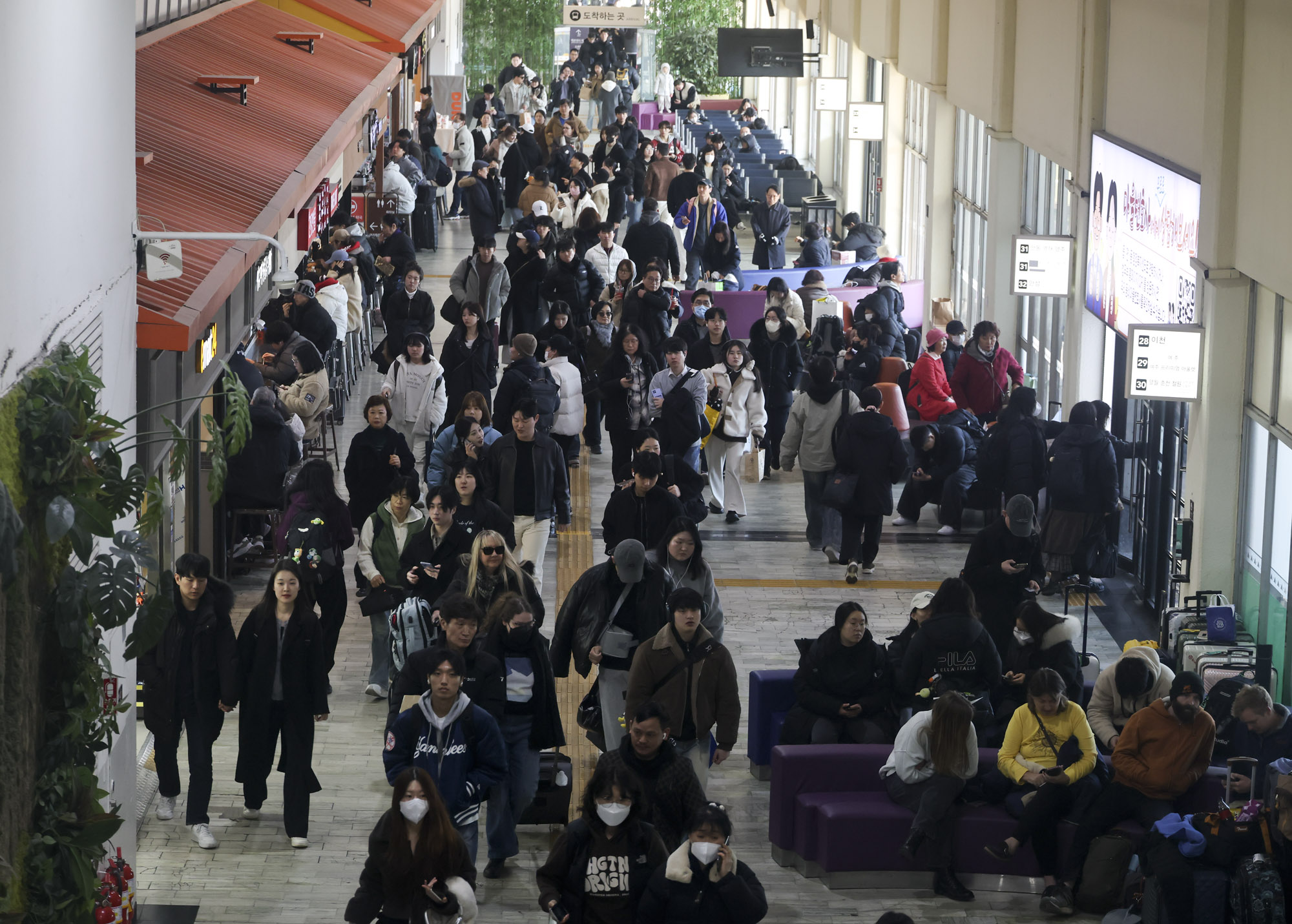 설연휴;귀경객;귀경길;고속버스터미널