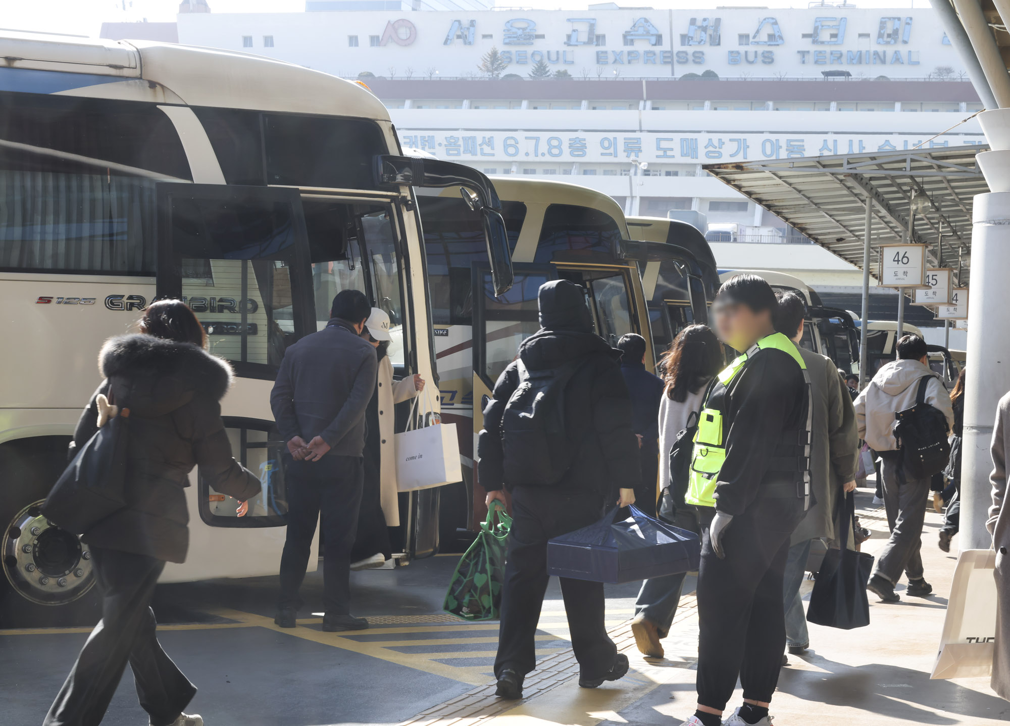 설연휴;귀경객;귀경길;고속버스터미널