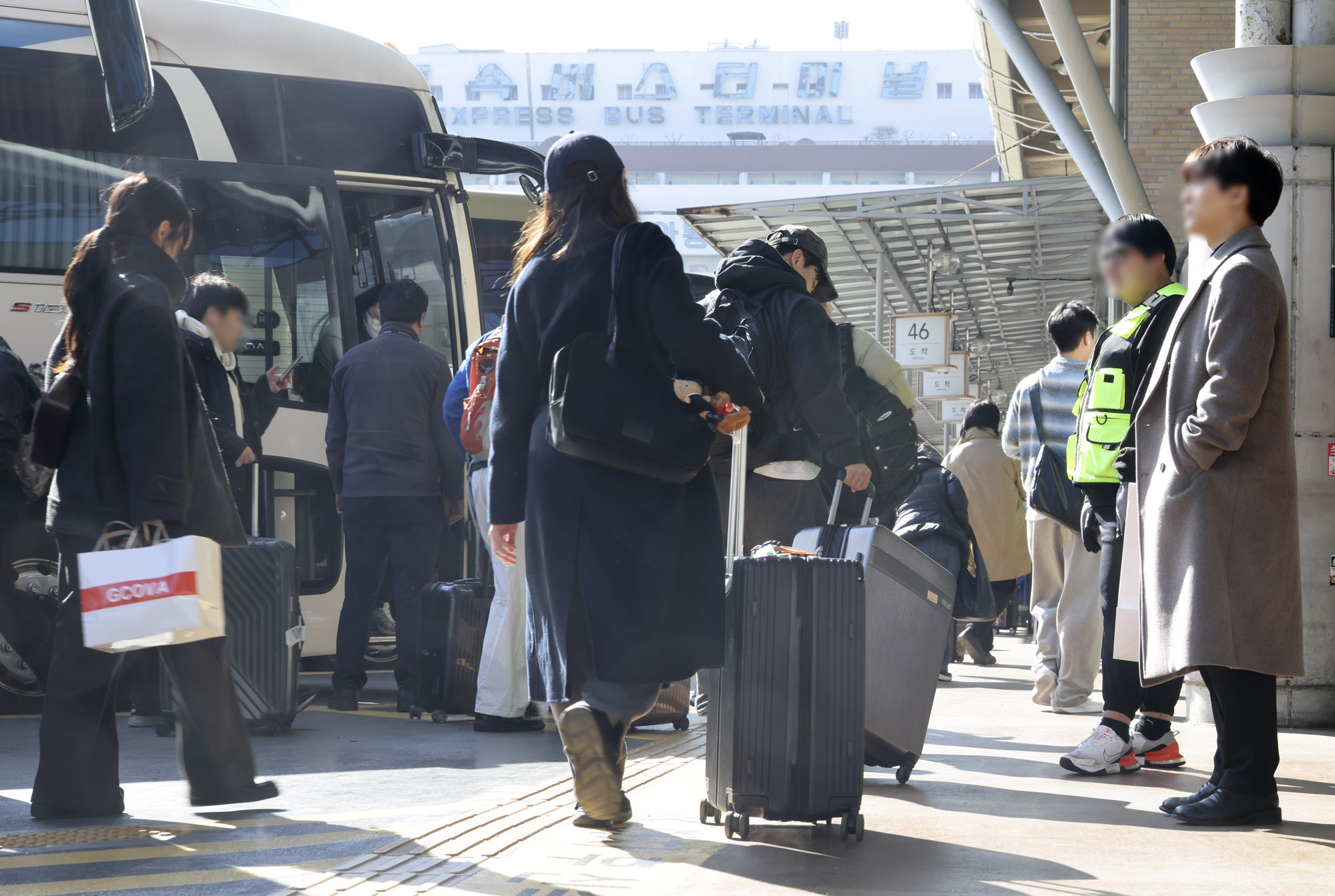 설연휴;귀경객;귀경길;고속버스터미널