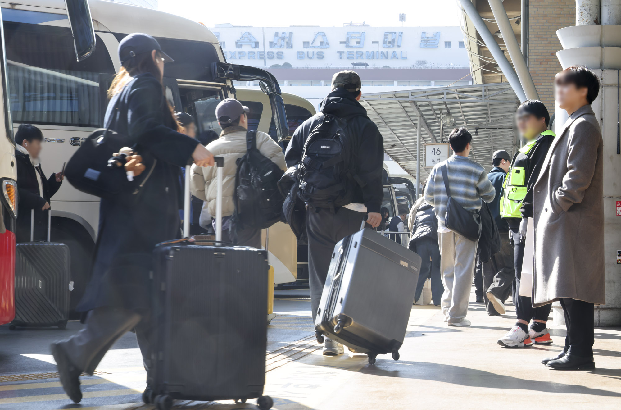 설연휴;귀경객;귀경길;고속버스터미널