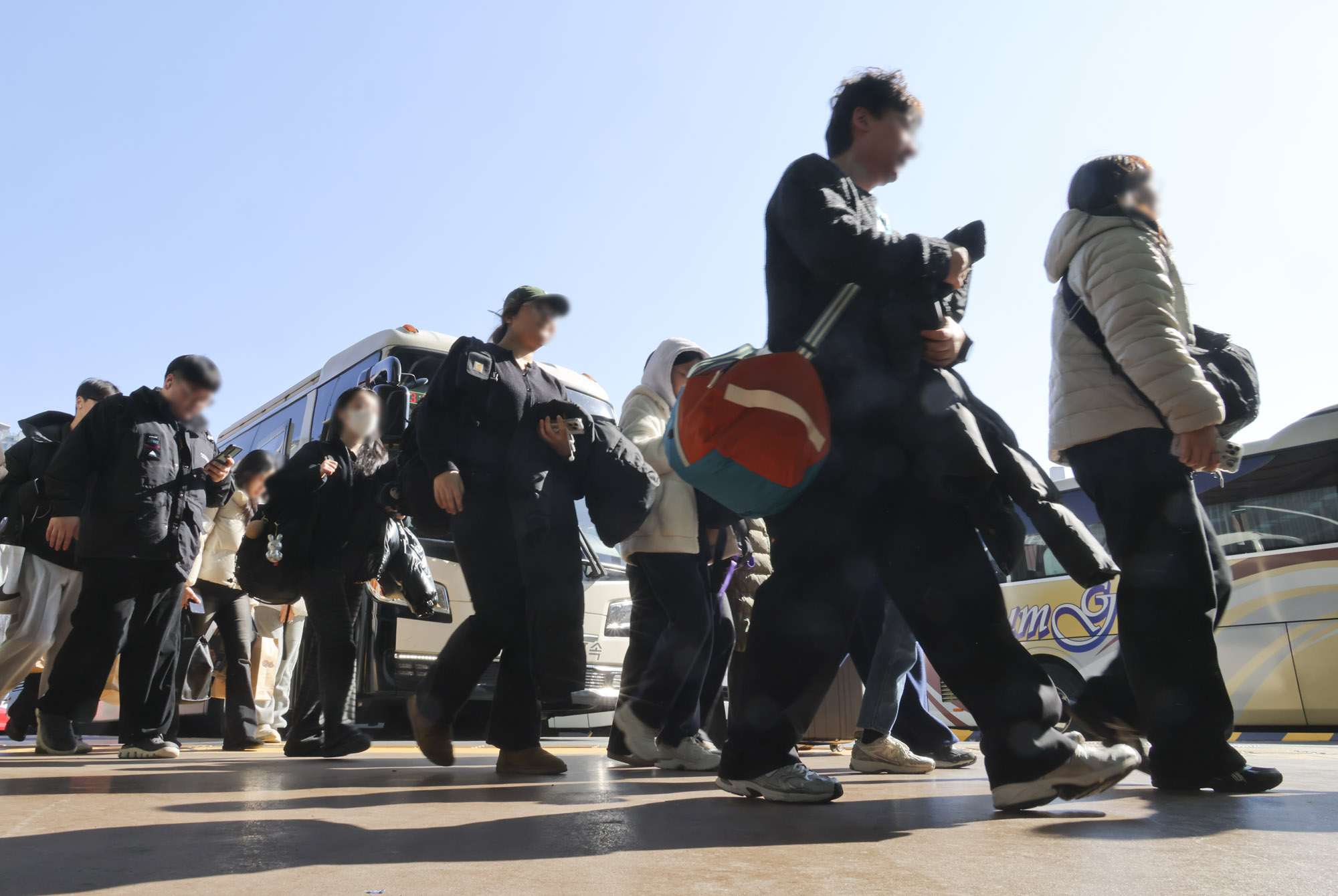설연휴;귀경객;귀경길;고속버스터미널