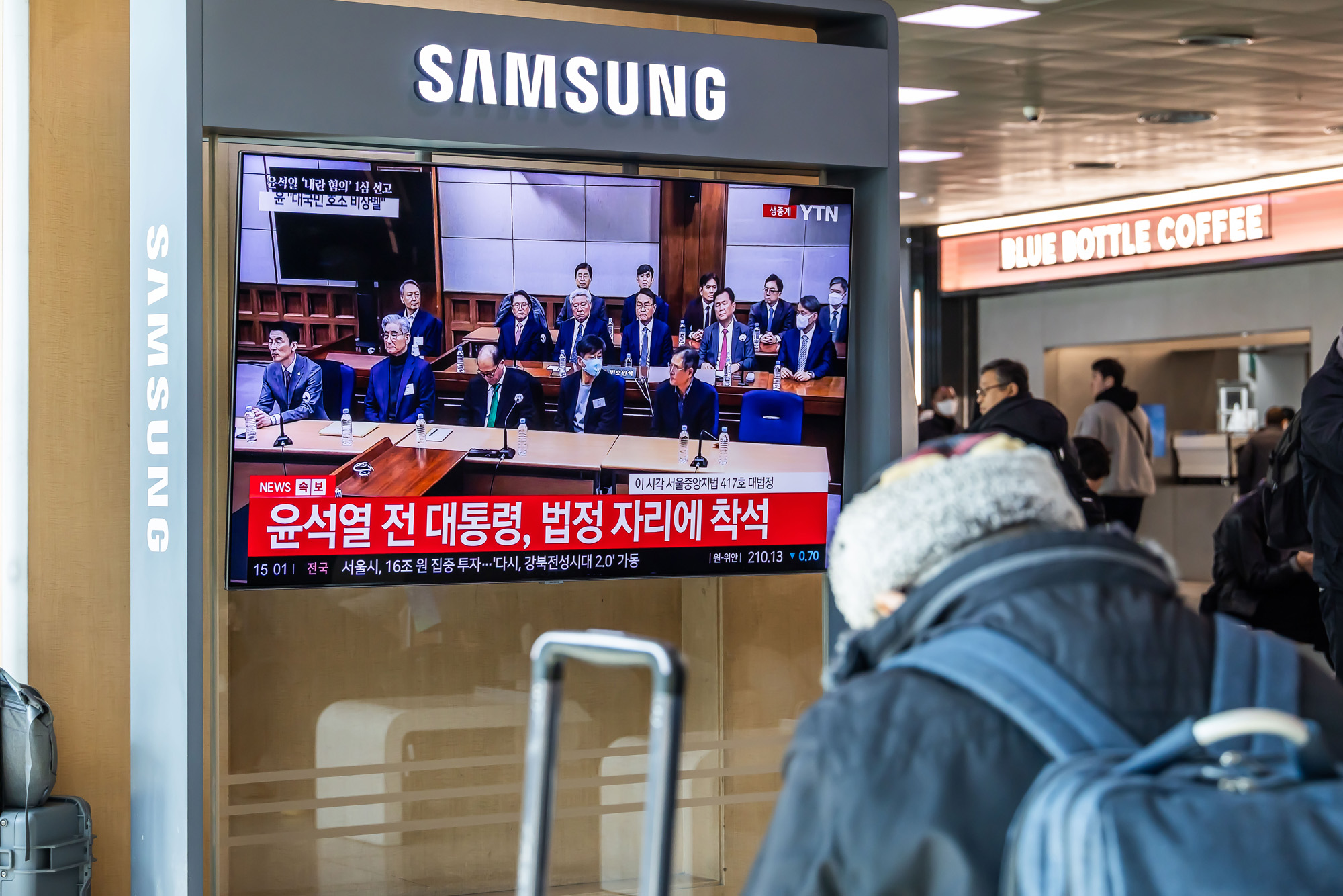 사회;인물;사건사고;윤석열;윤석열내란1심선고;지귀연재판부;서울역TV시청시민들;윤석열내란우두머리선고