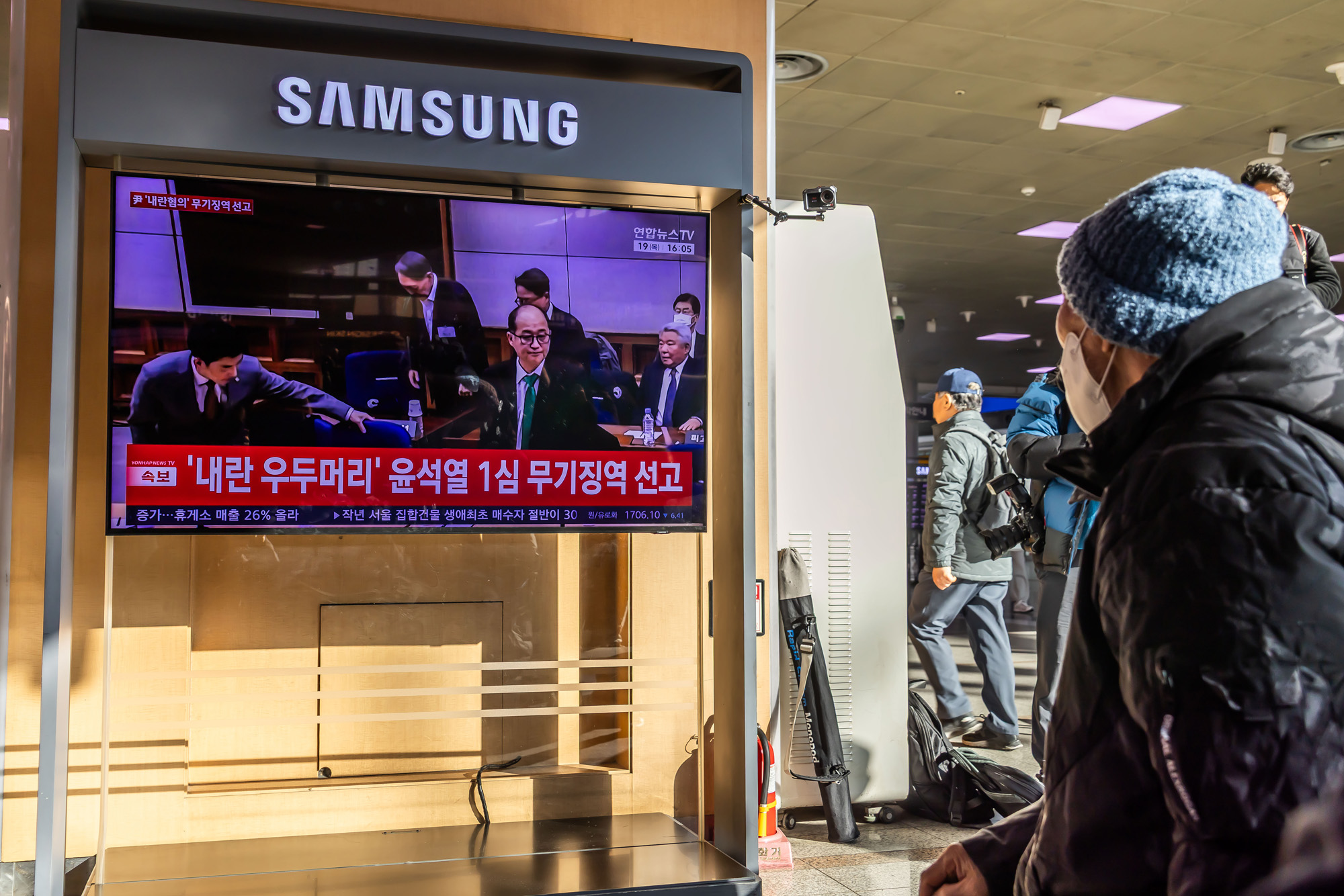 사회;인물;사건사고;윤석열;윤석열내란1심선고;지귀연재판부;서울역TV시청시민들;윤석열내란우두머리선고