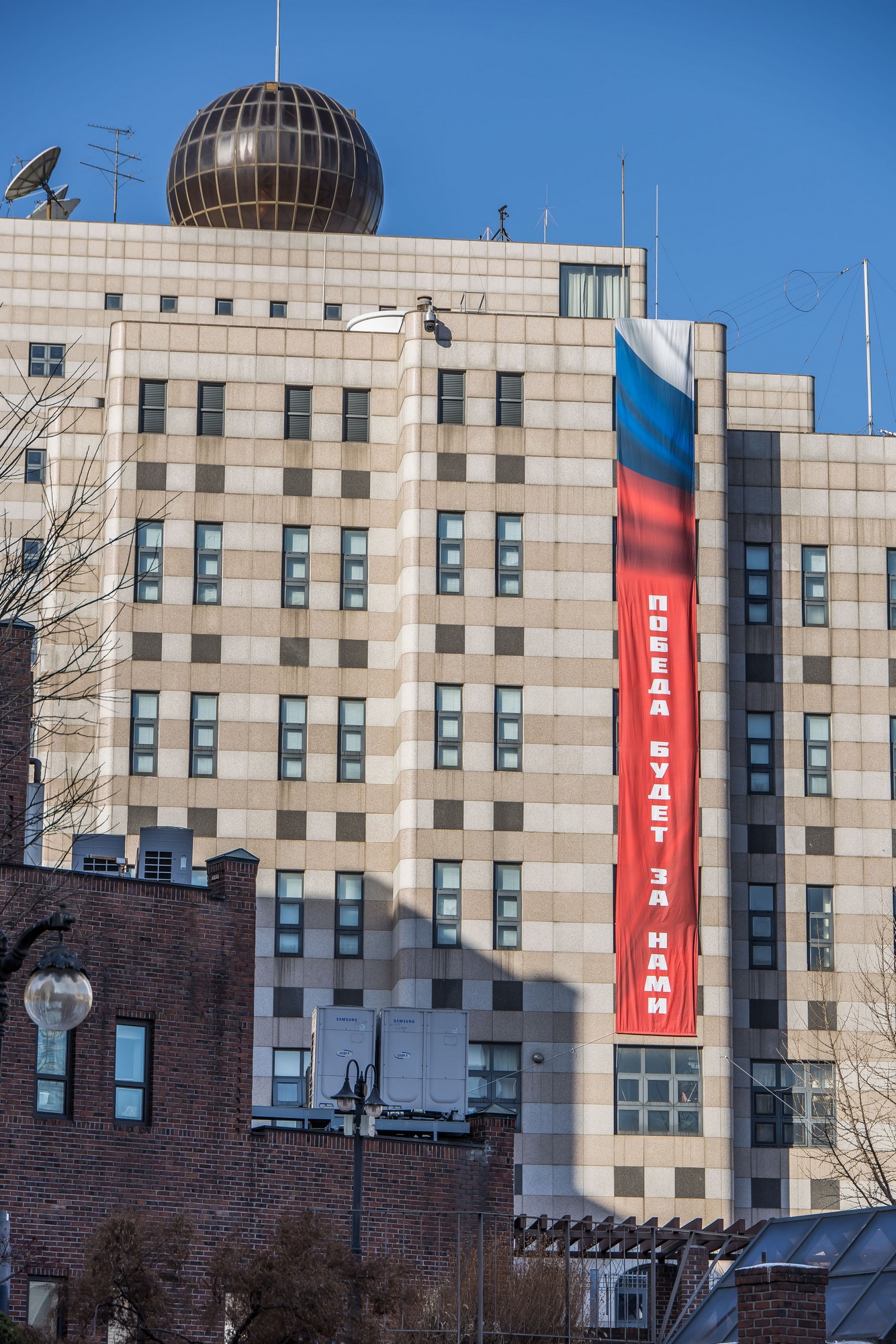 국제;외교;러시아;우크라이나;러우전쟁;러시아우크라이나전쟁;러시아우크라이나침공;러우전쟁4주년;주한러시아대사관;주한러대사관현수막;승리는우리의것이다현수막