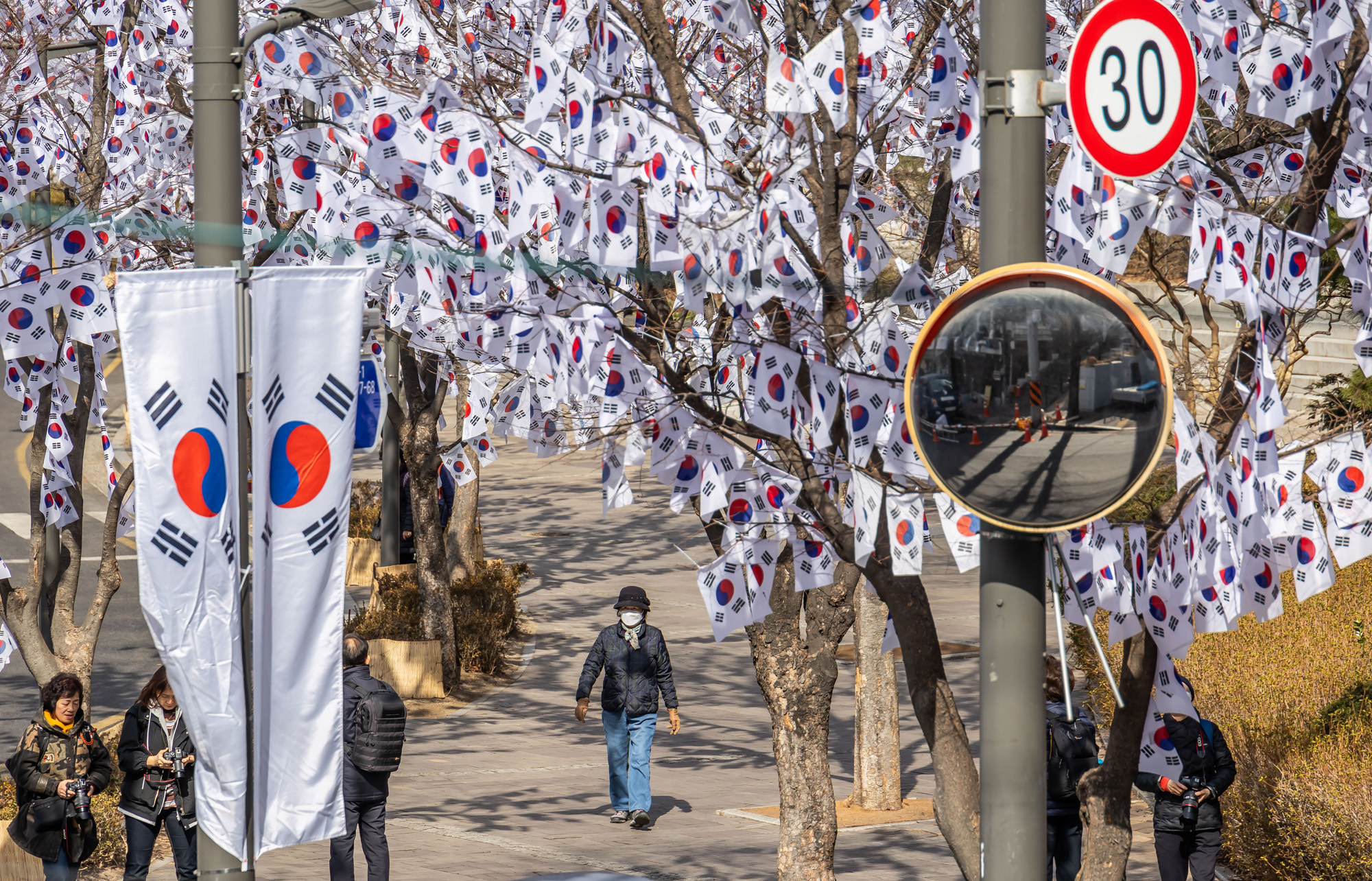 사회;공휴일;역사;3.1절;삼일절;삼일절태극기거리;효창공원태극기거리;3.1절태극기거리