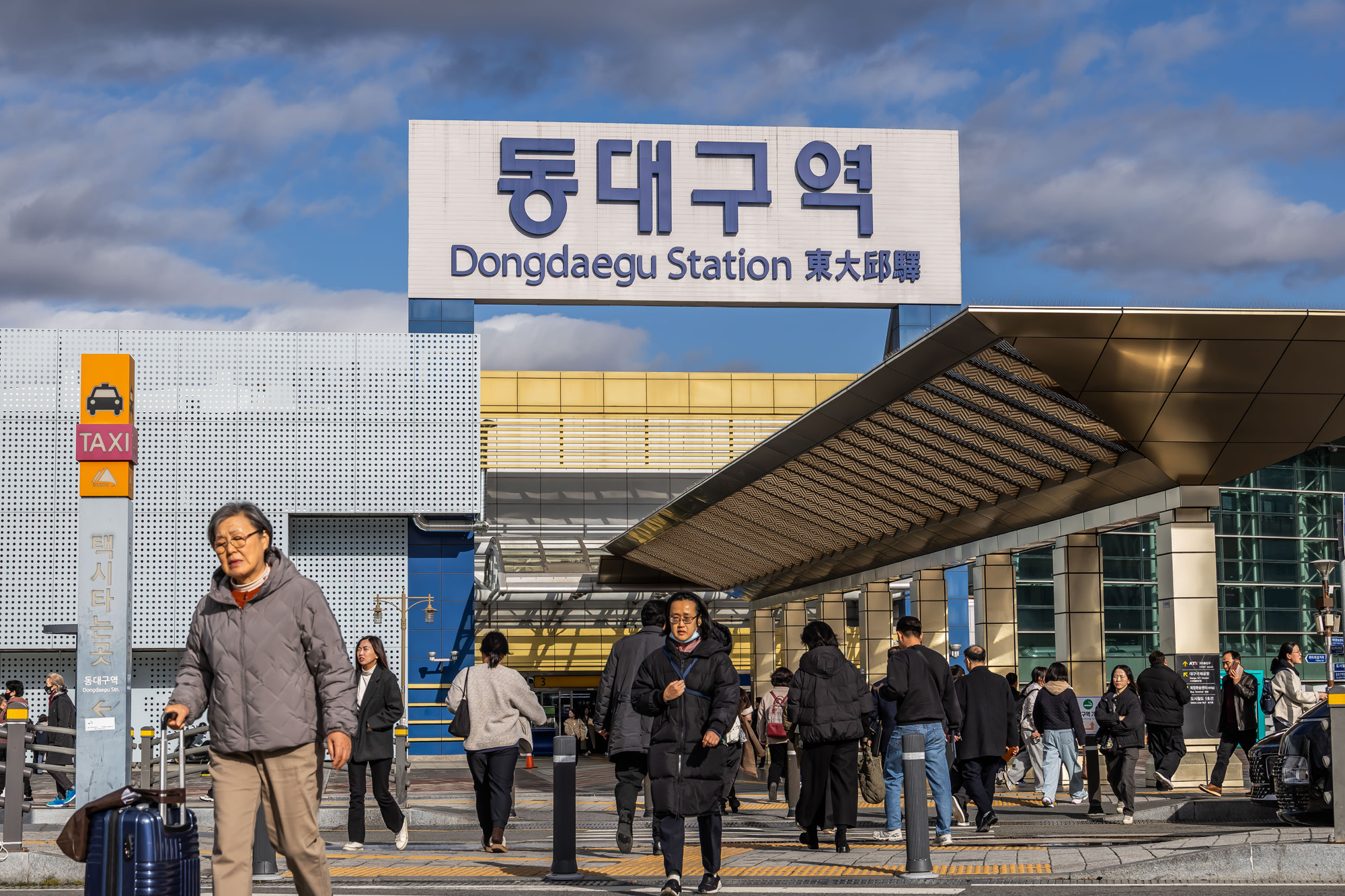 정치;영남권민심;국민의힘텃밭;국민의힘TK민심;대구민심;대구서문시장;대구동성로;동대구역;보수지역민심;보수의심장대구;보수의방어선대구