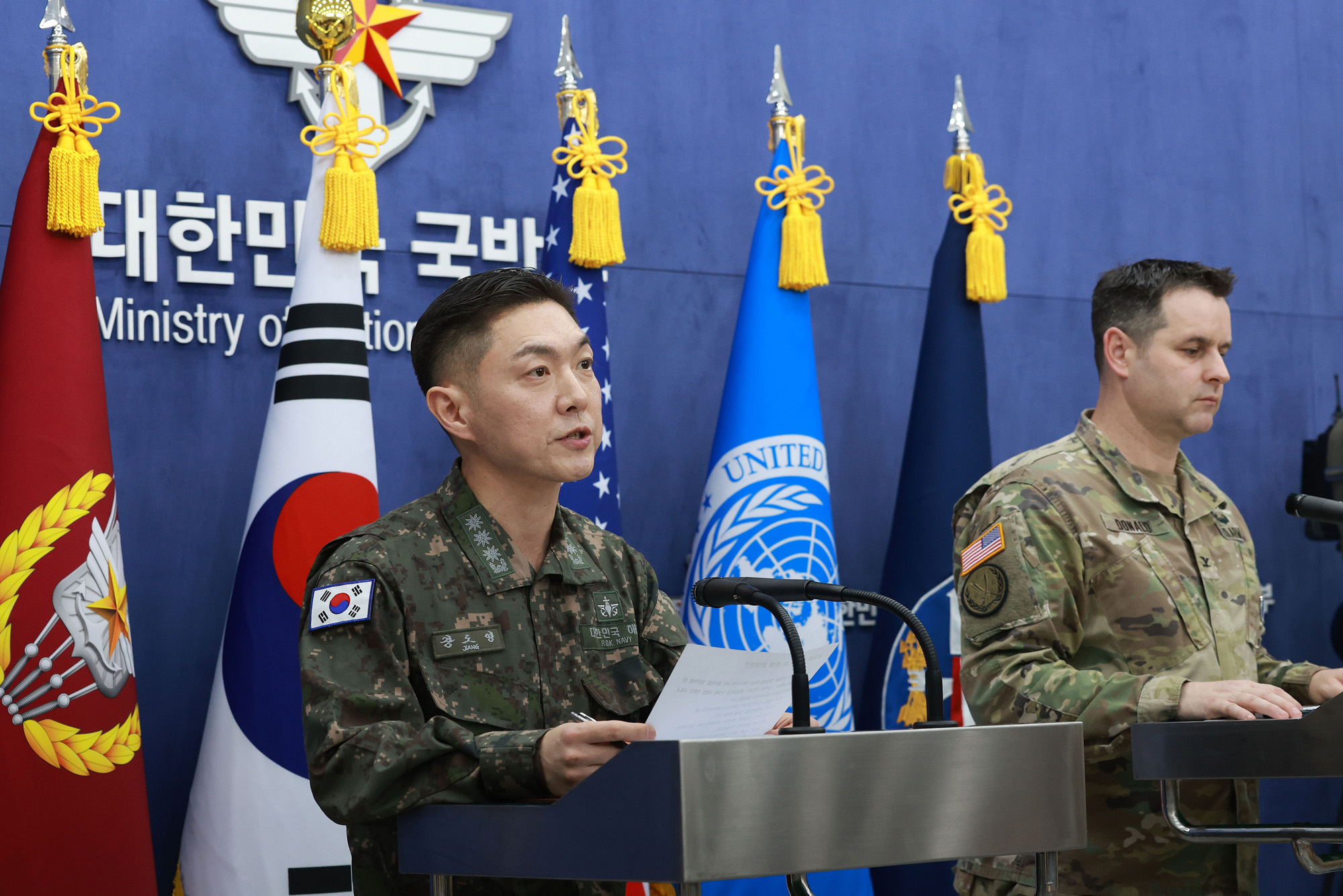 정치;국방부;FS연습한미공동브리핑;장도영 합동참모본부 공보실장;라이언 도날드 주한미군사 공보실장;자유의방패연습