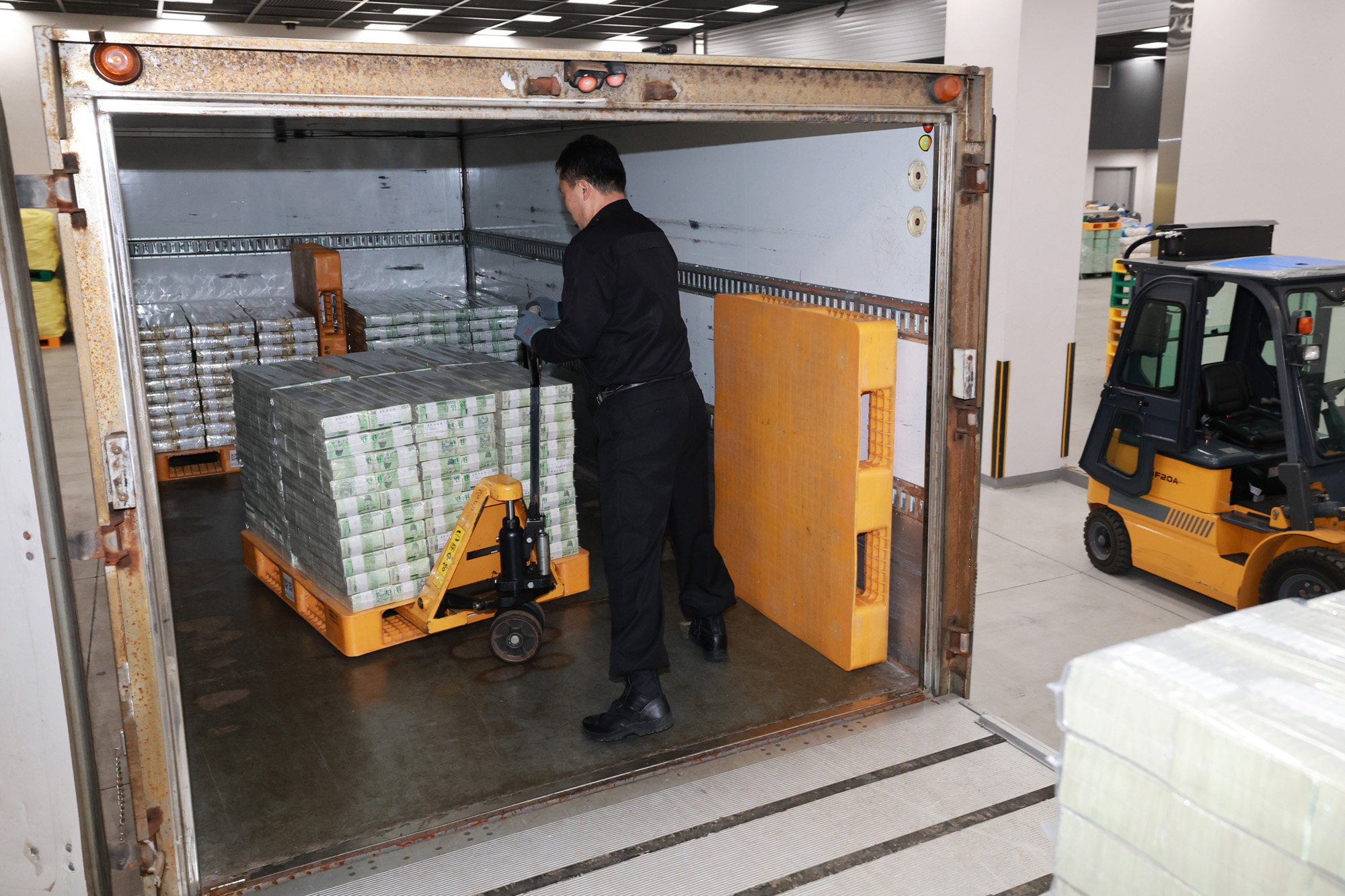 경제;사회;한국은행;설자금방출;한국은행현급;한국설화폐공급;은행현금방출