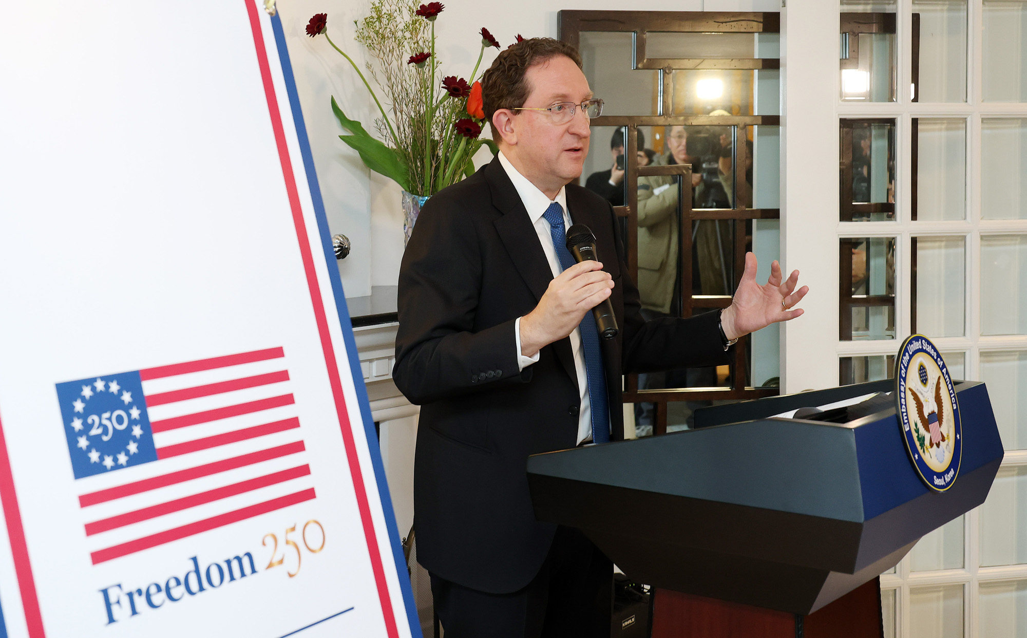 정치;미국건국250주년기념전시회;제임스 헬러 주한 미국대사대리