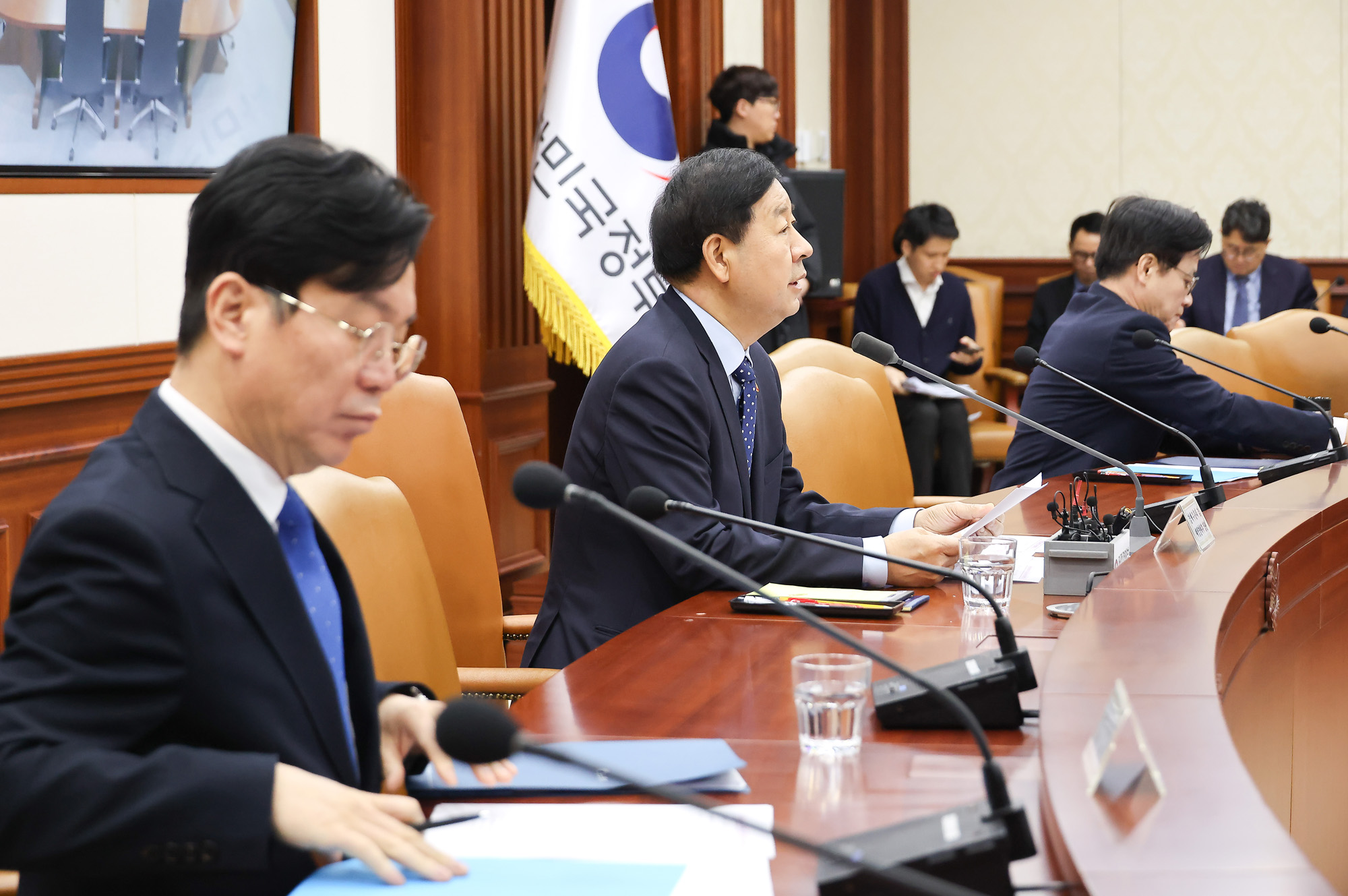 경제관계장관회의;중동;비상대응반;구윤철;김정관;이란;전쟁;원유