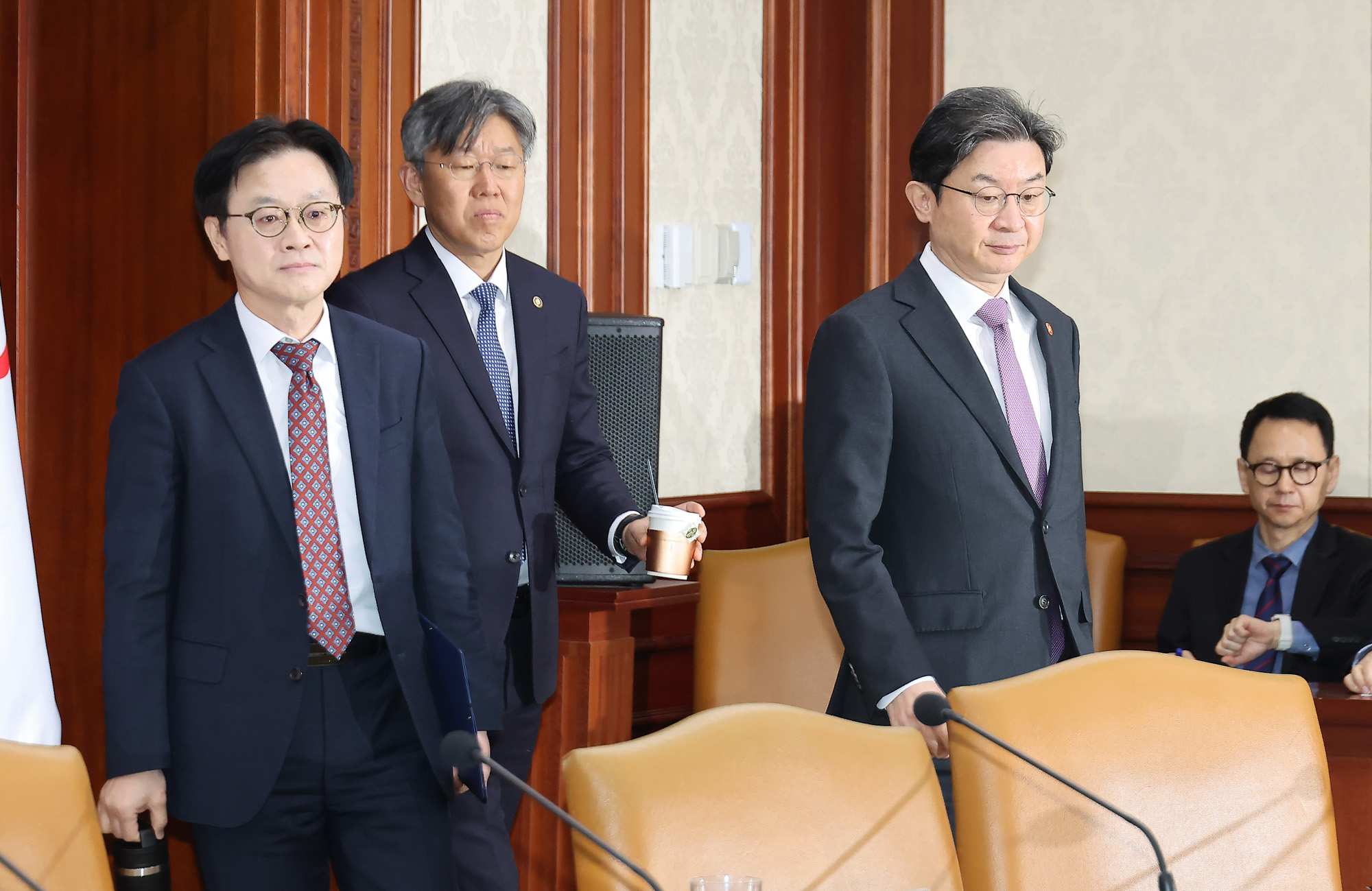 경제관계장관회의;중동;비상대응반;구윤철;김정관;이란;전쟁;원유