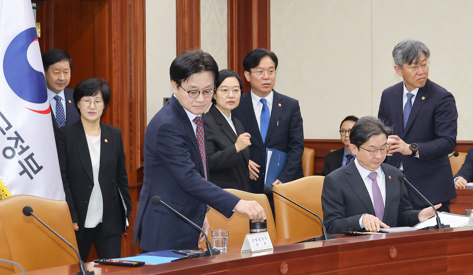 경제관계장관회의;중동;비상대응반;구윤철;김정관;이란;전쟁;원유