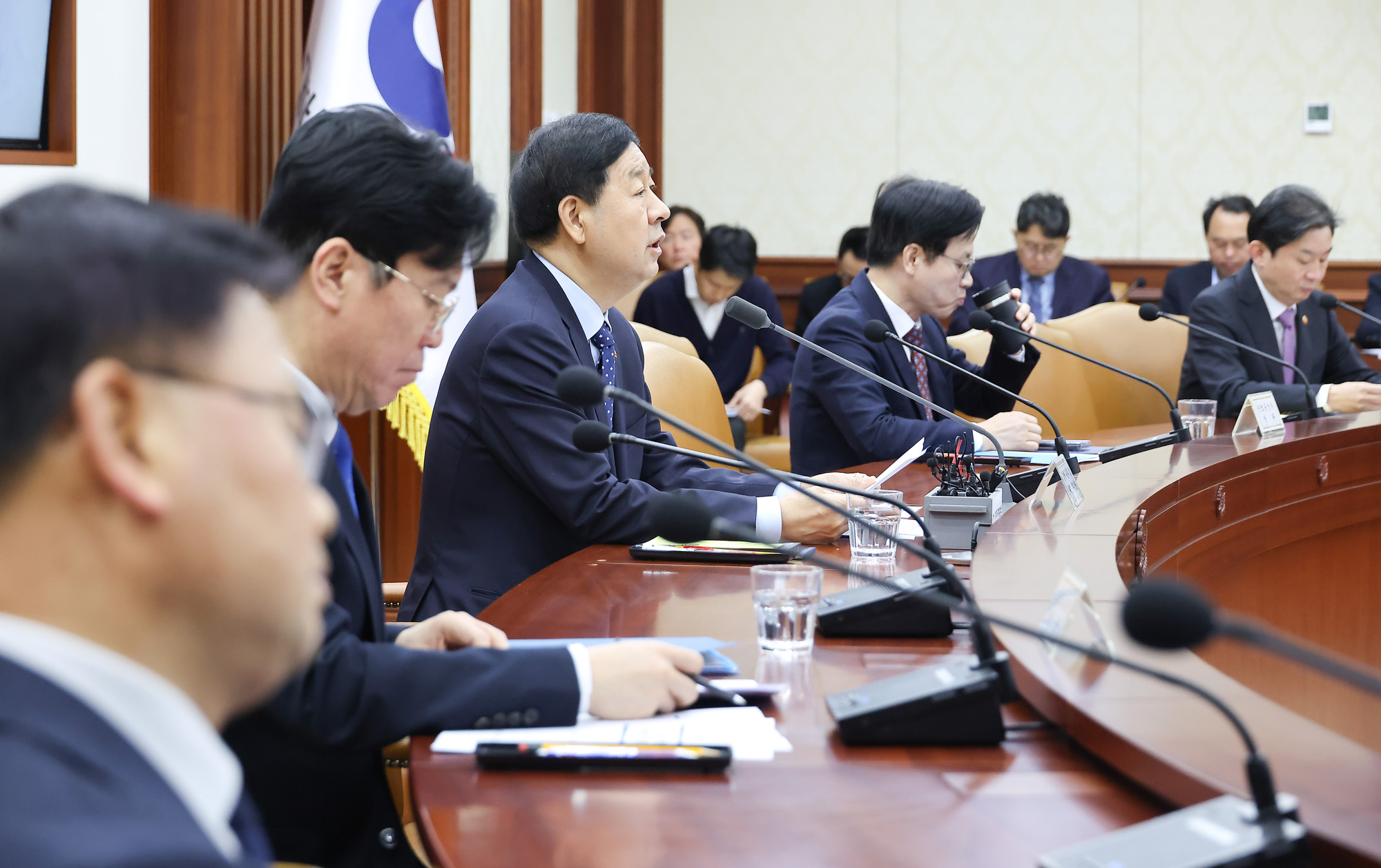 경제관계장관회의;중동;비상대응반;구윤철;김정관;이란;전쟁;원유