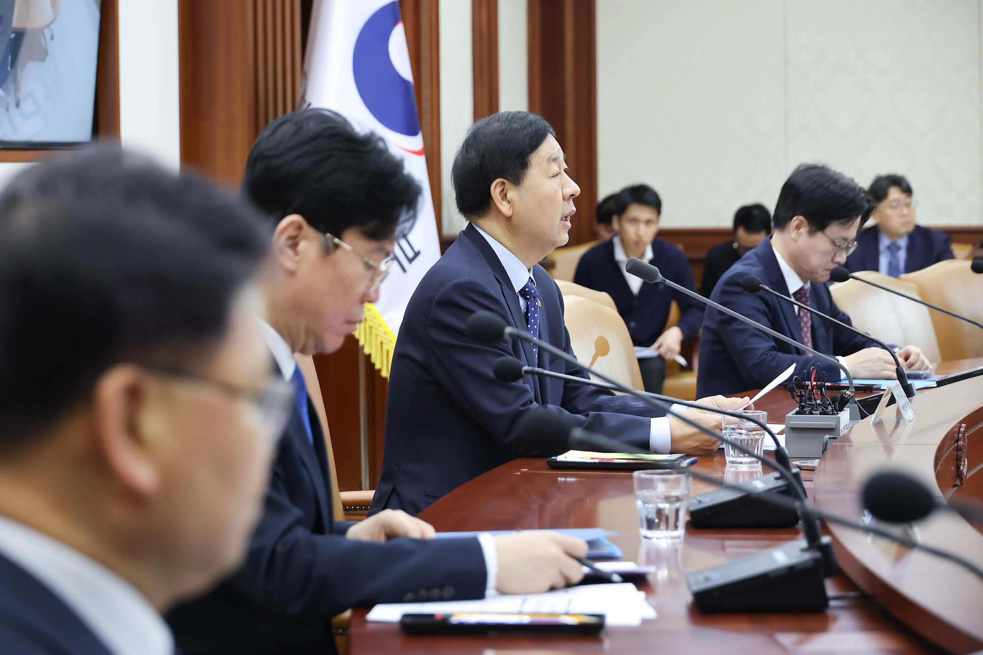 경제관계장관회의;중동;비상대응반;구윤철;김정관;이란;전쟁;원유