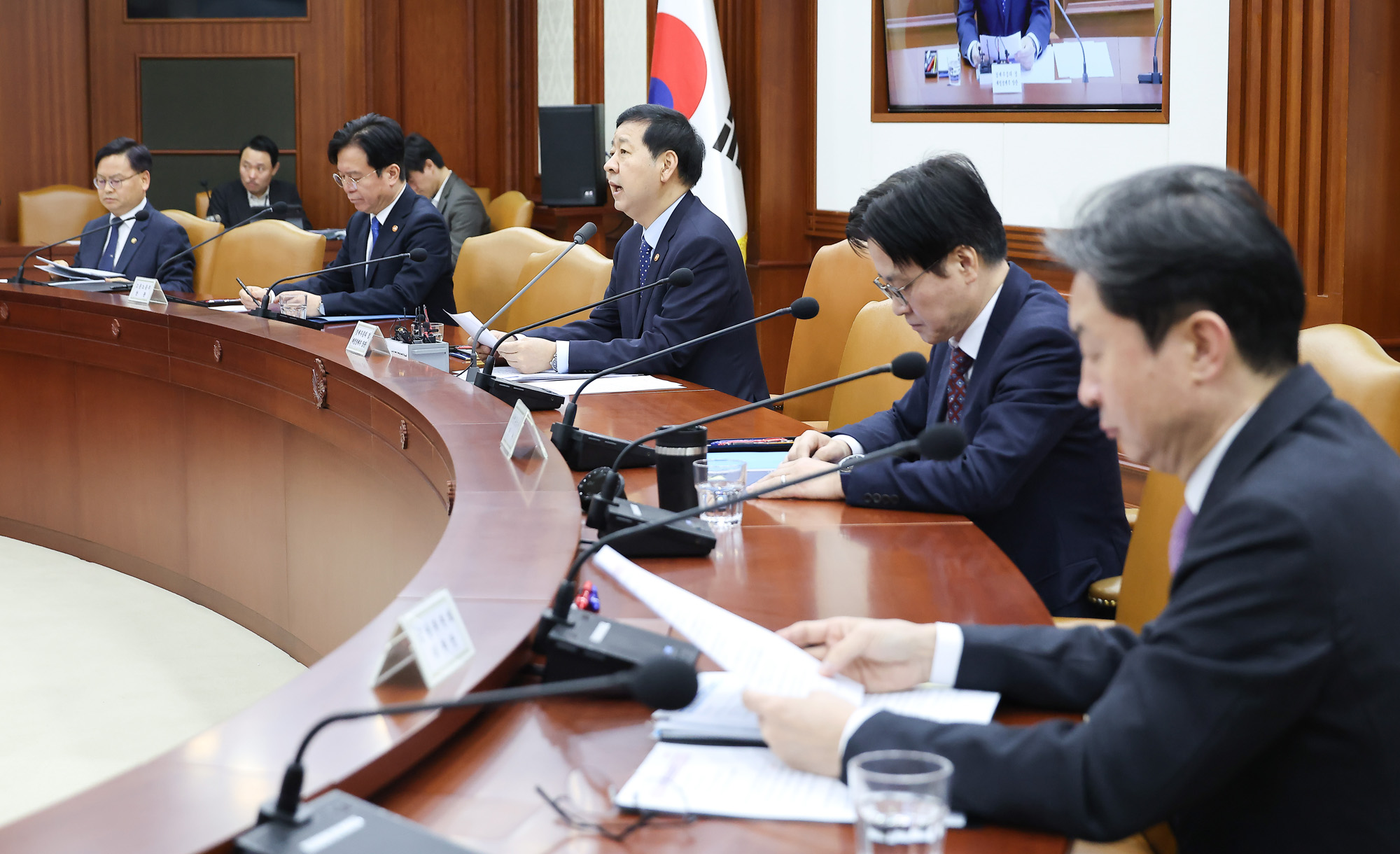 경제관계장관회의;중동;비상대응반;구윤철;김정관;이란;전쟁;원유