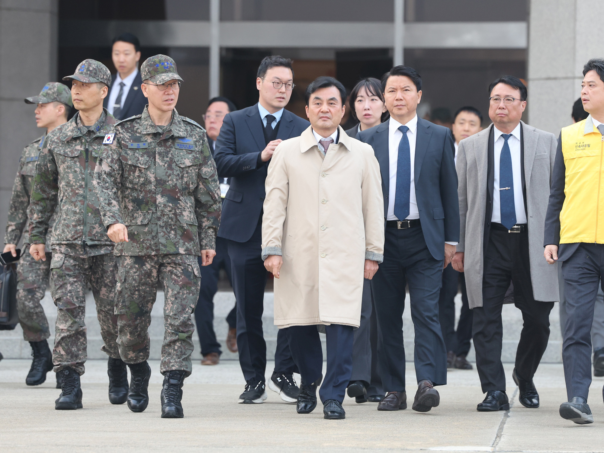 중동;교민;귀국;사막의 빛