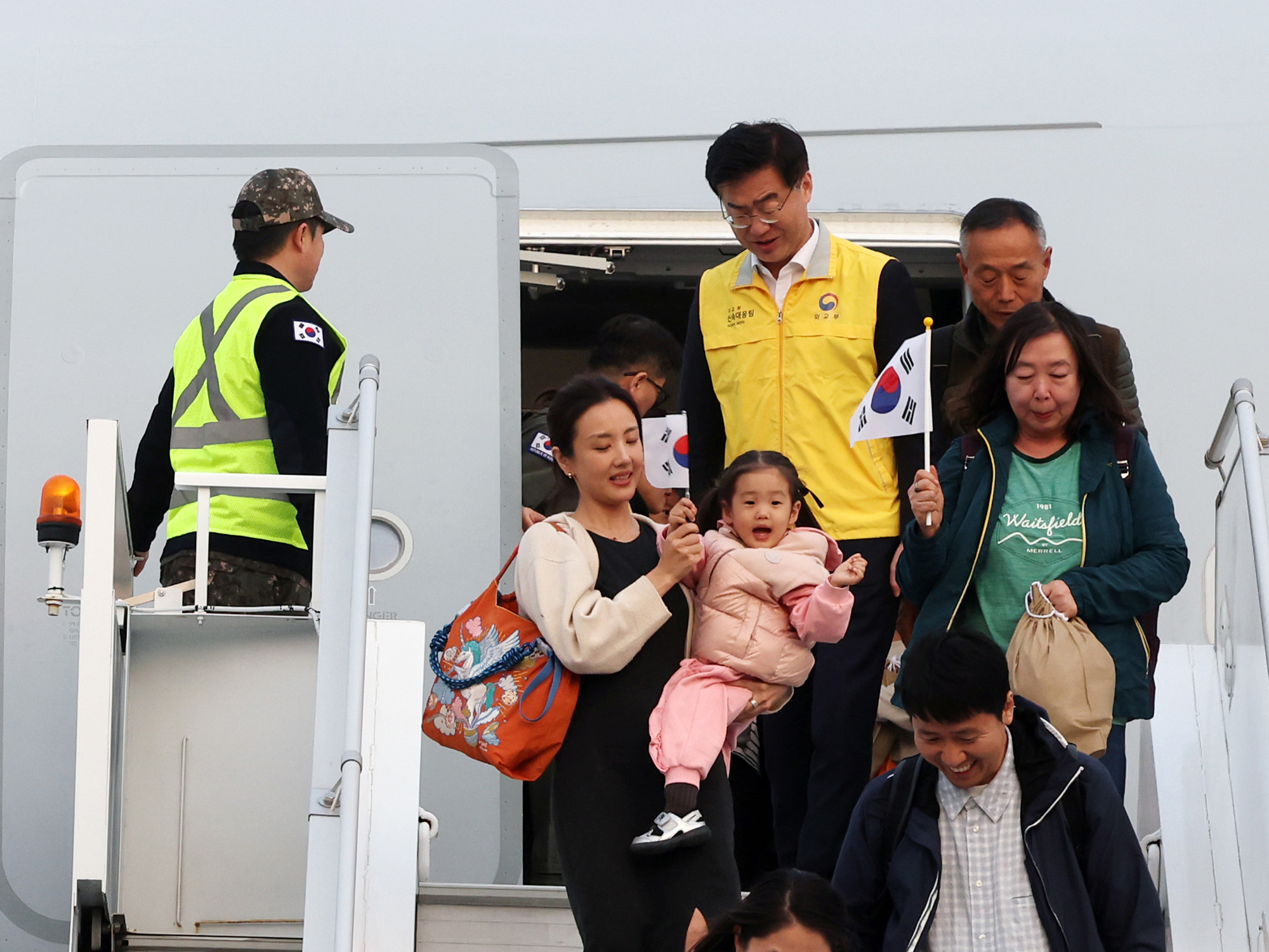 중동;교민;귀국;사막의 빛