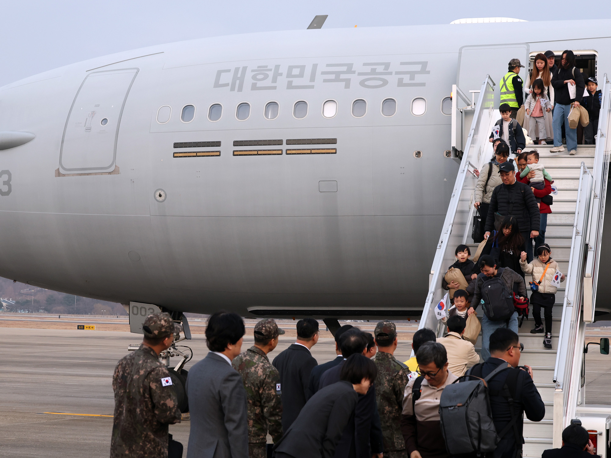 중동;교민;귀국;사막의 빛