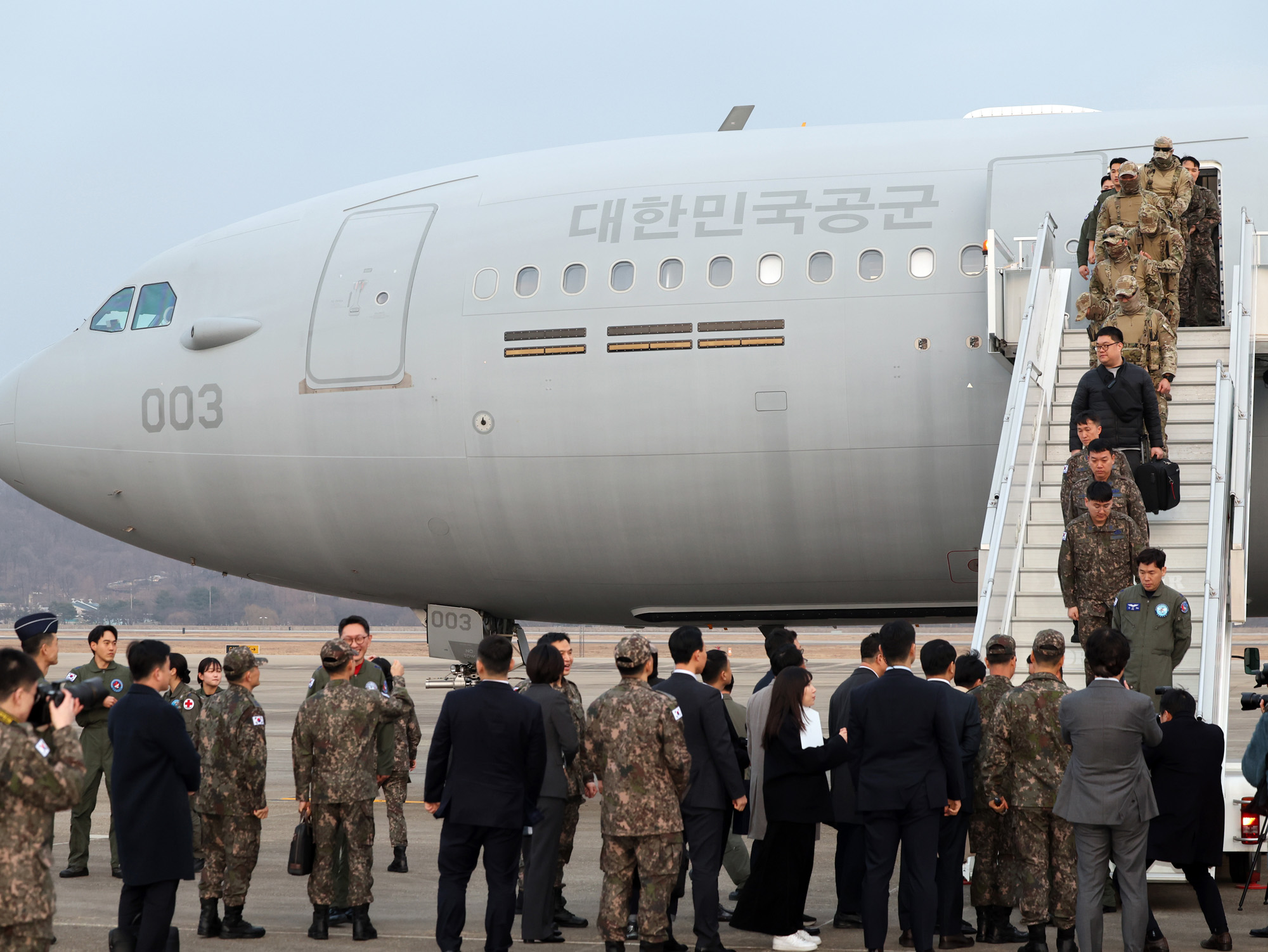중동;교민;귀국;사막의 빛
