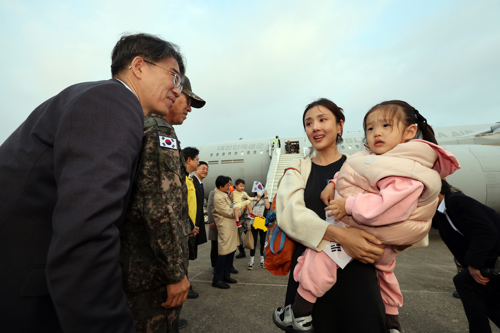 중동;교민;귀국;사막의 빛