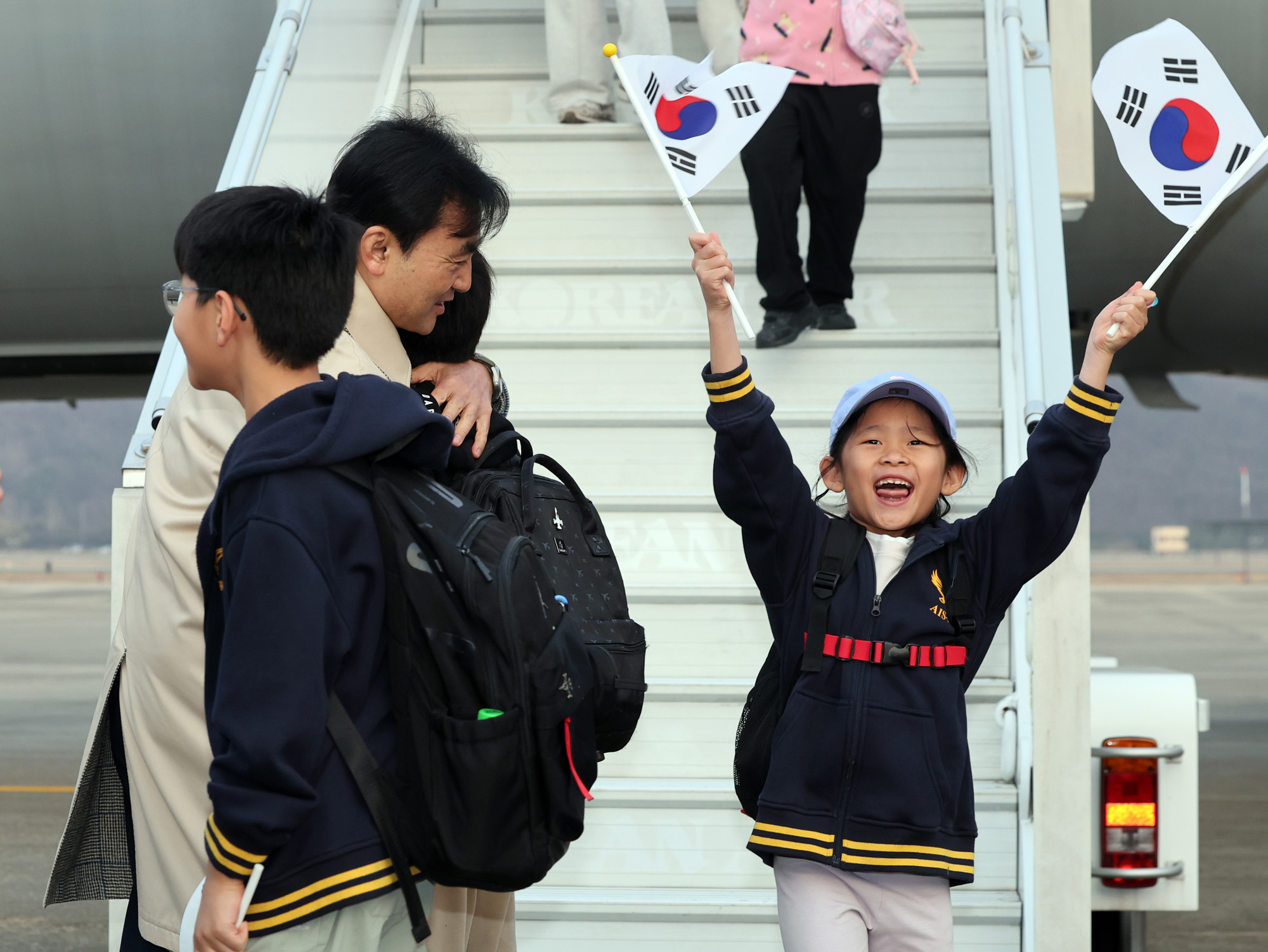 중동;교민;귀국;사막의 빛