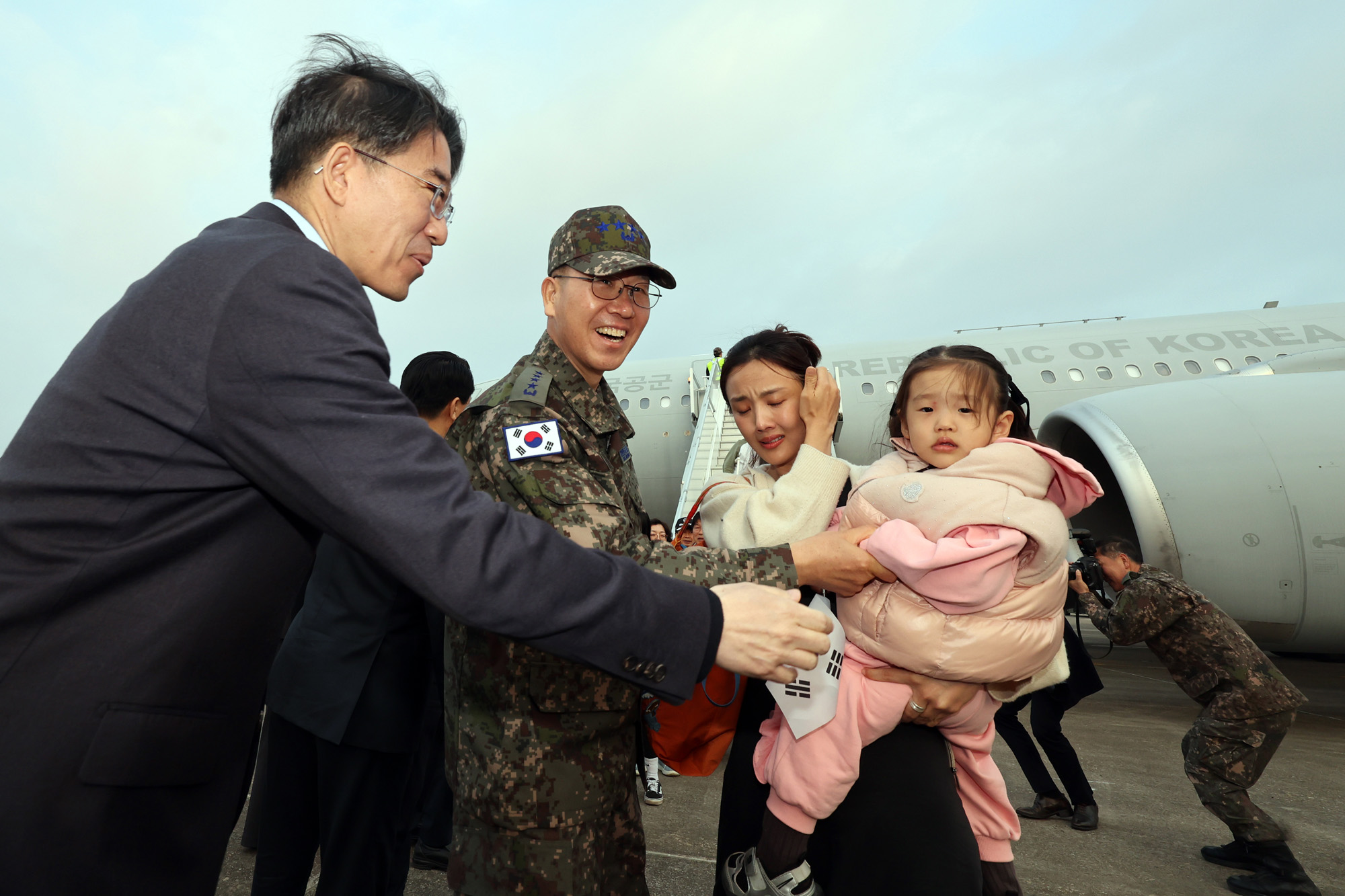 중동;교민;귀국;사막의 빛