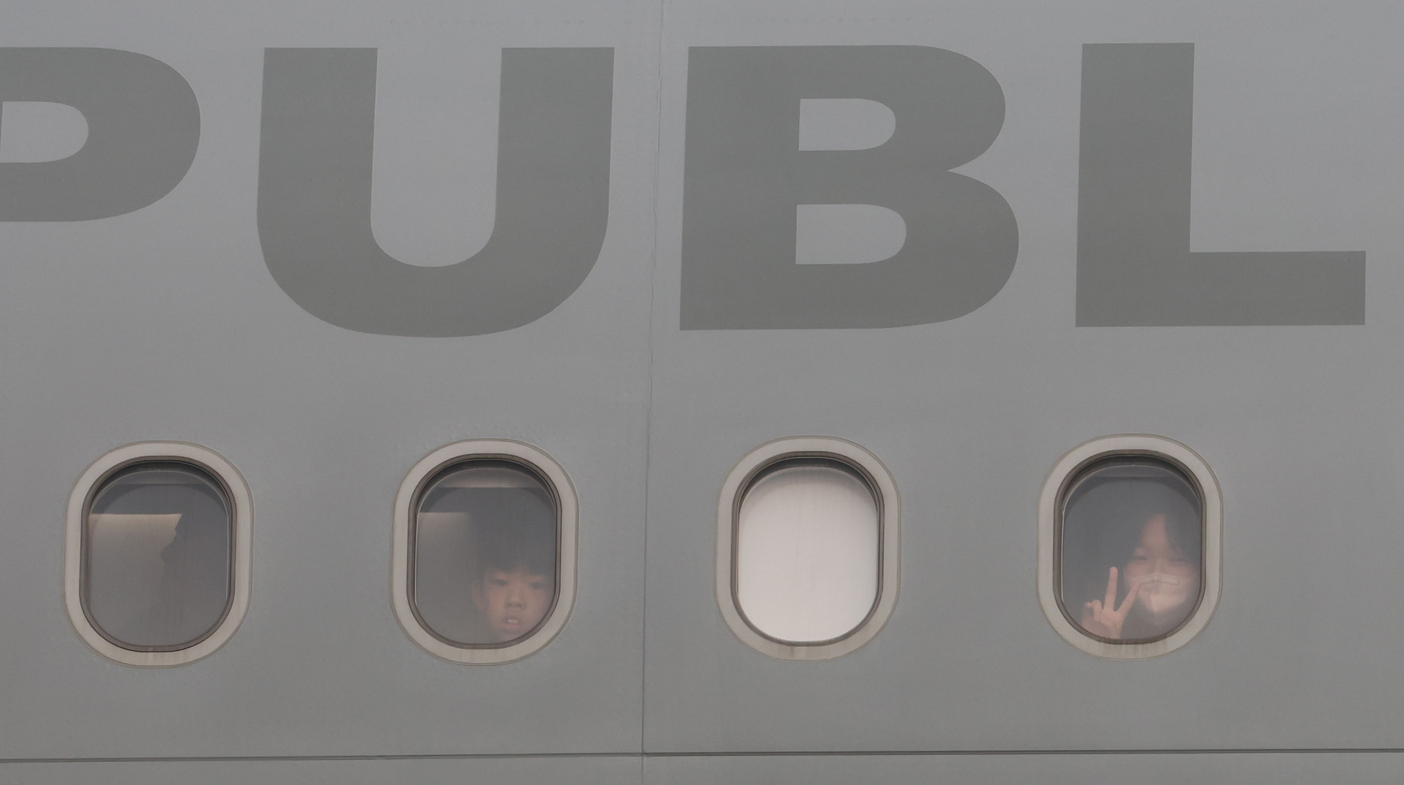 중동;교민;귀국;사막의 빛