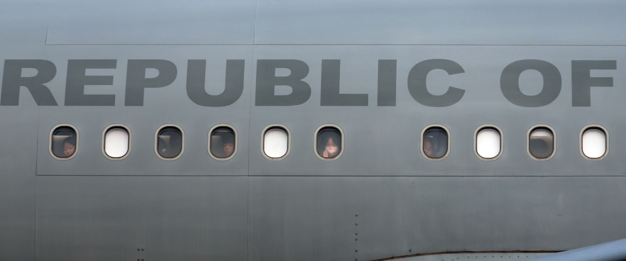 중동;교민;귀국;사막의 빛