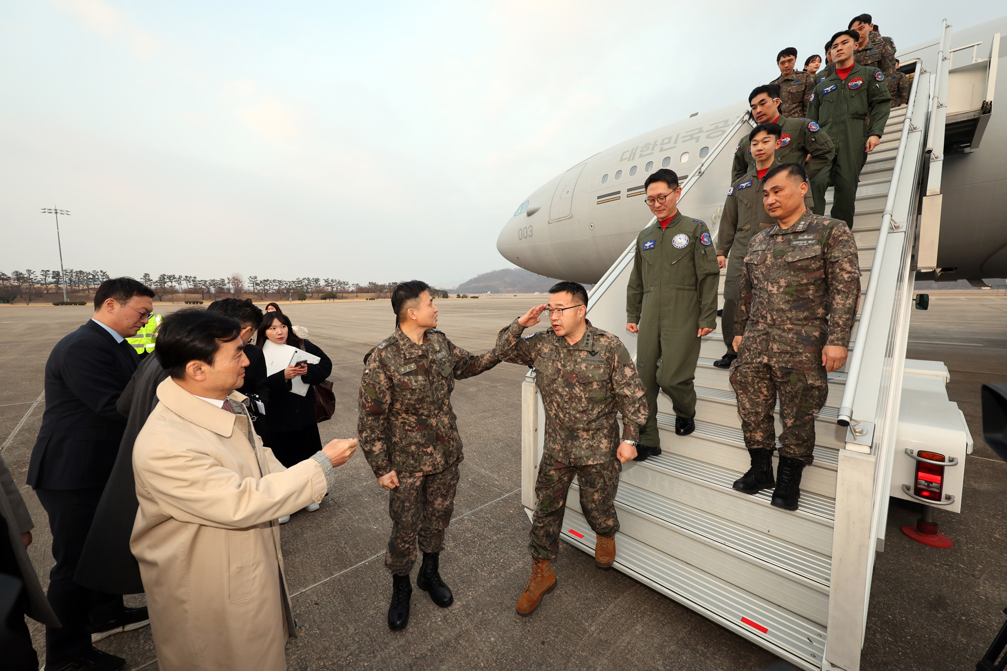 중동;교민;귀국;사막의 빛