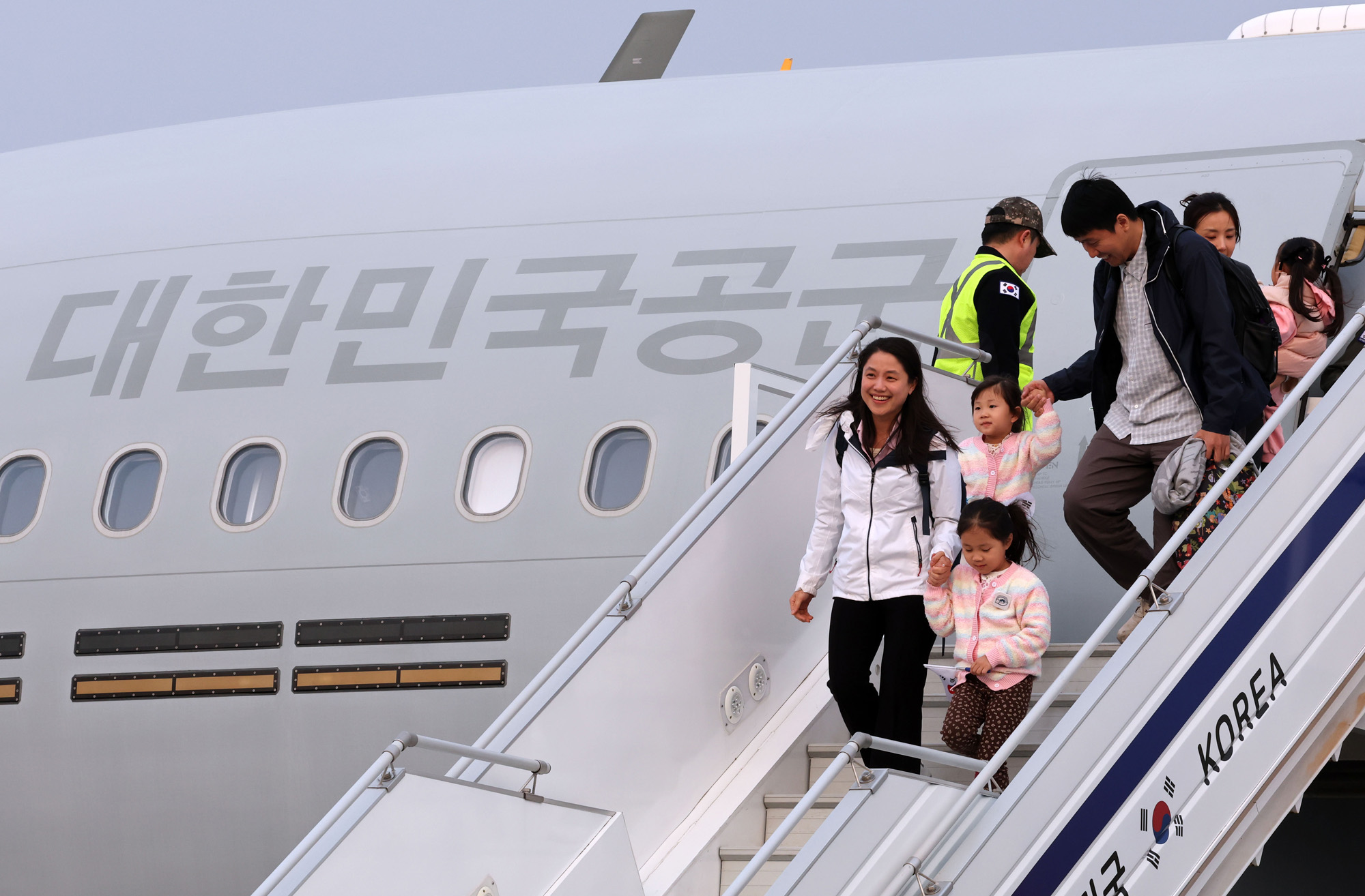 중동;교민;귀국;사막의 빛