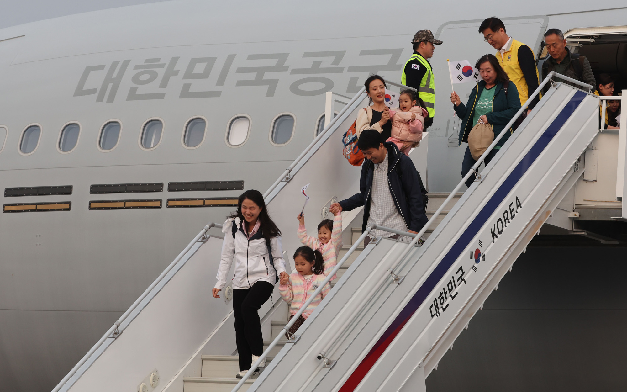 중동;교민;귀국;사막의 빛