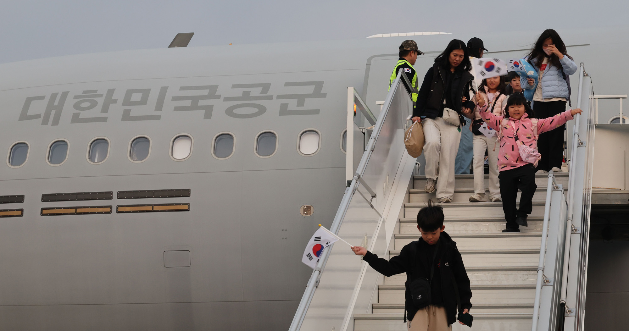 중동;교민;귀국;사막의 빛