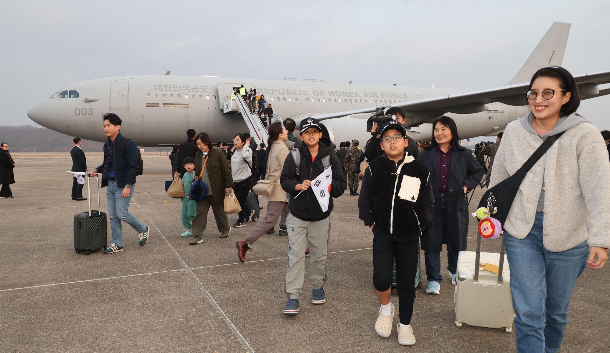 중동;교민;귀국;사막의 빛