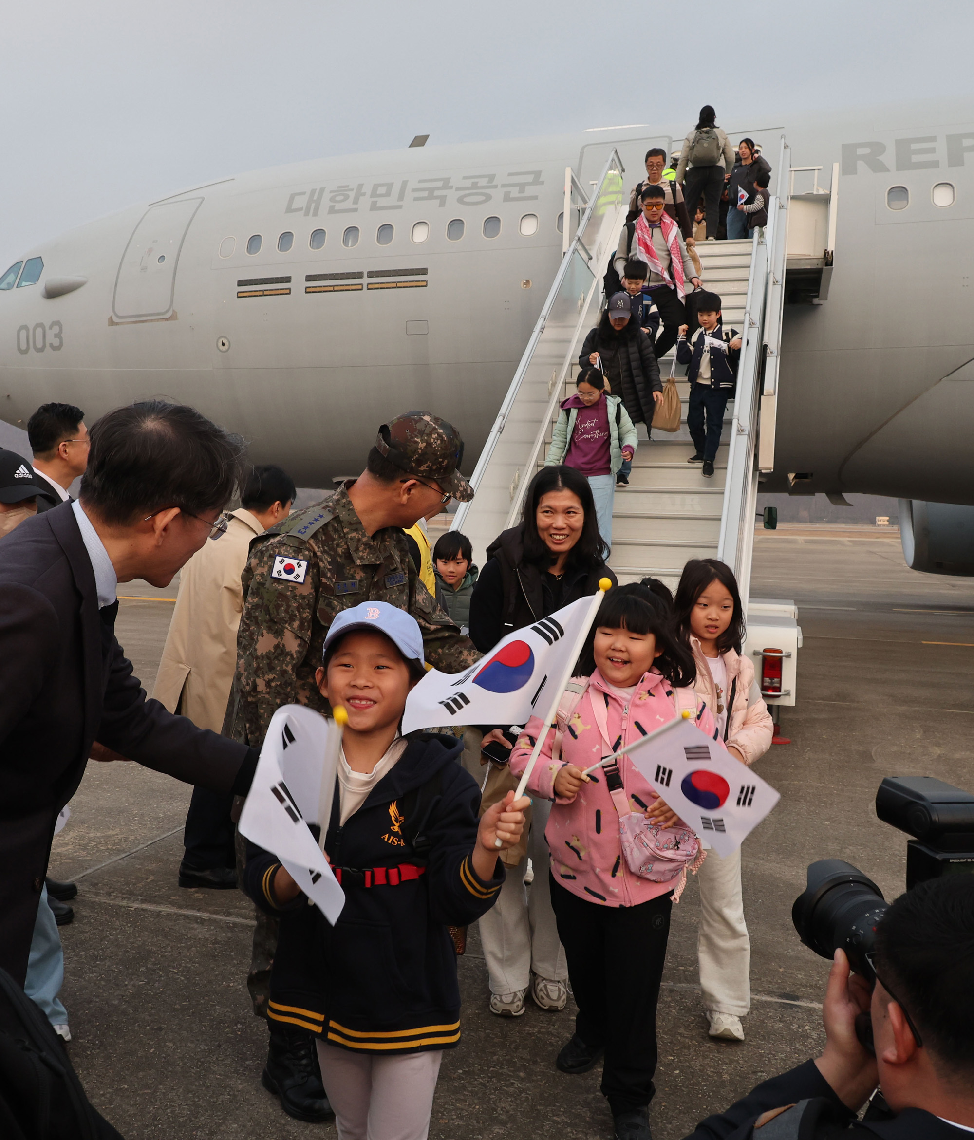 중동;교민;귀국;사막의 빛