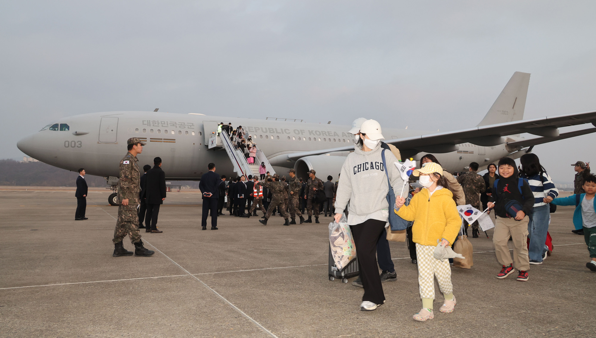 중동;교민;귀국;사막의 빛