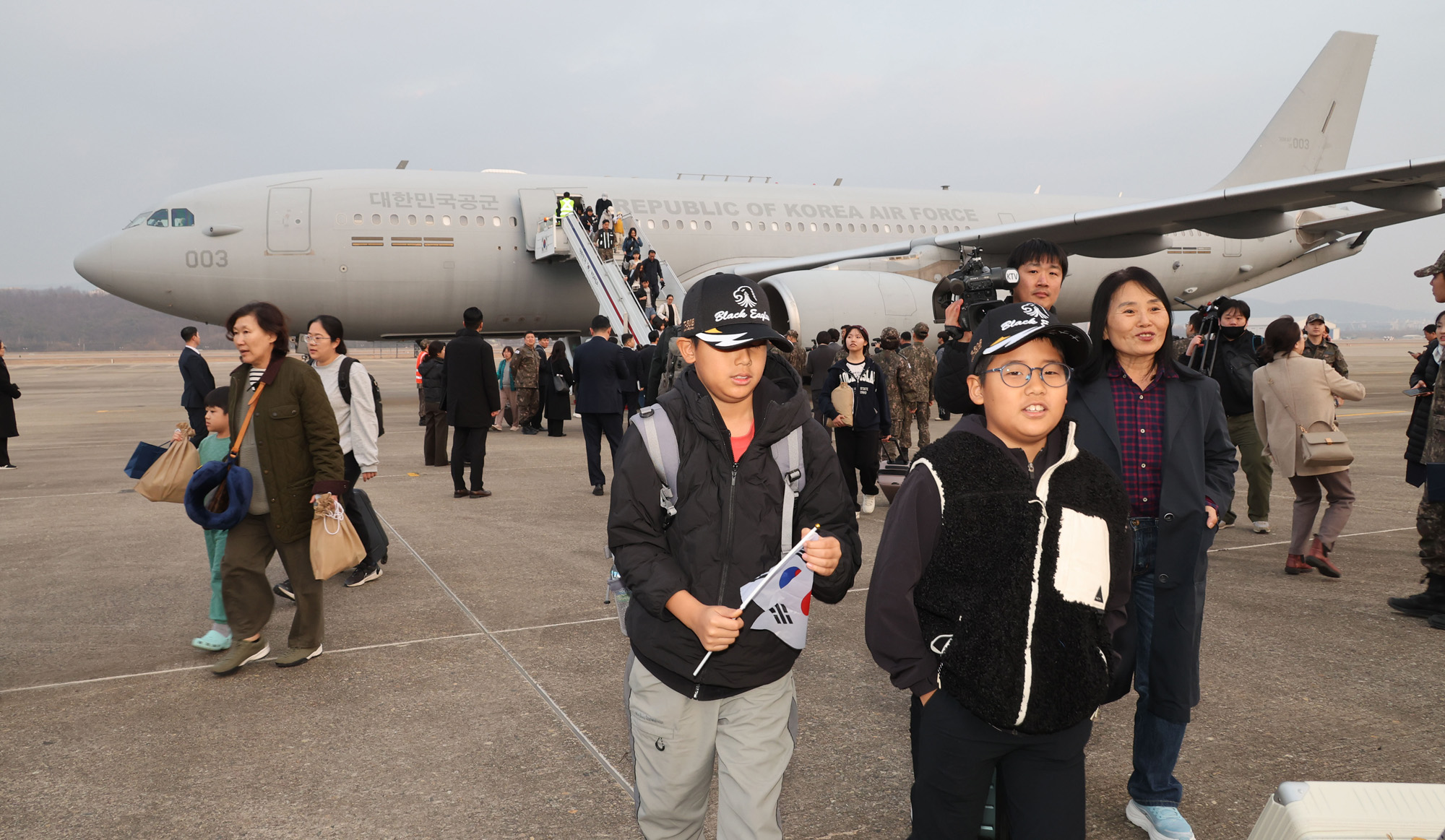 중동;교민;귀국;사막의 빛
