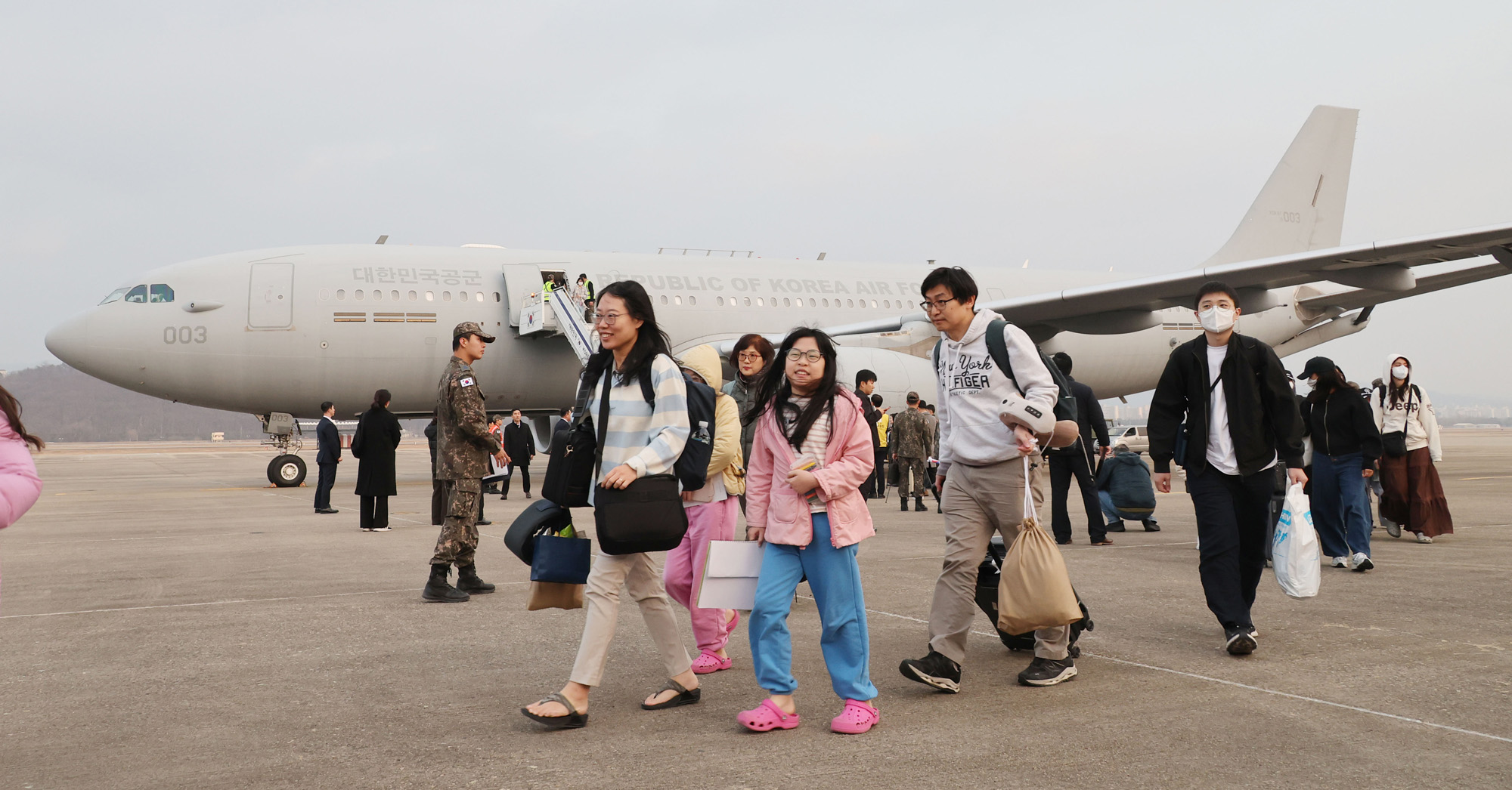 중동;교민;귀국;사막의 빛