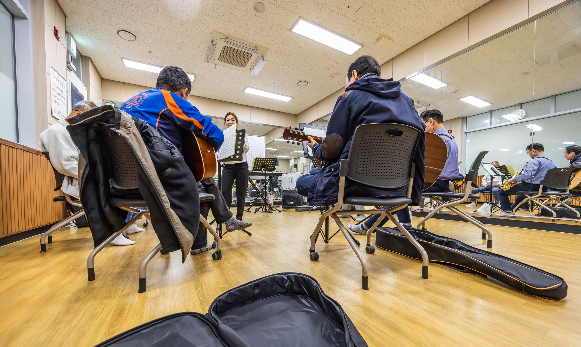 사회;세태;남성고독사;5060남성고독사;중장년1인남성가구;신정종합사회복지관;5060남성음악테라피;5060남성밴드연습